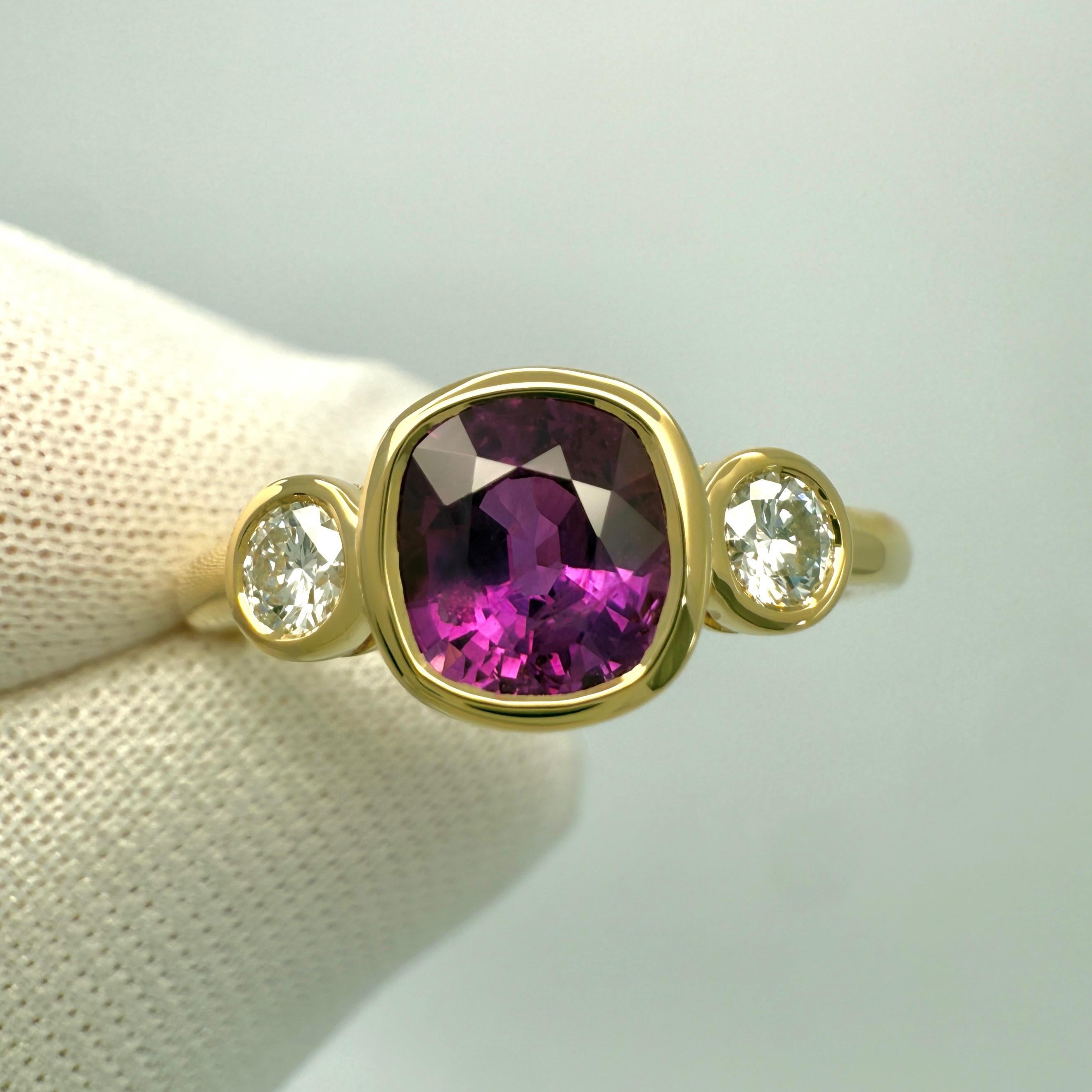 Nature Vivid Diamonds & Diamond 18k Yellow Gold Three Stone Ring (bague à trois pierres en or jaune 18k) Neuf - En vente à Birmingham, GB