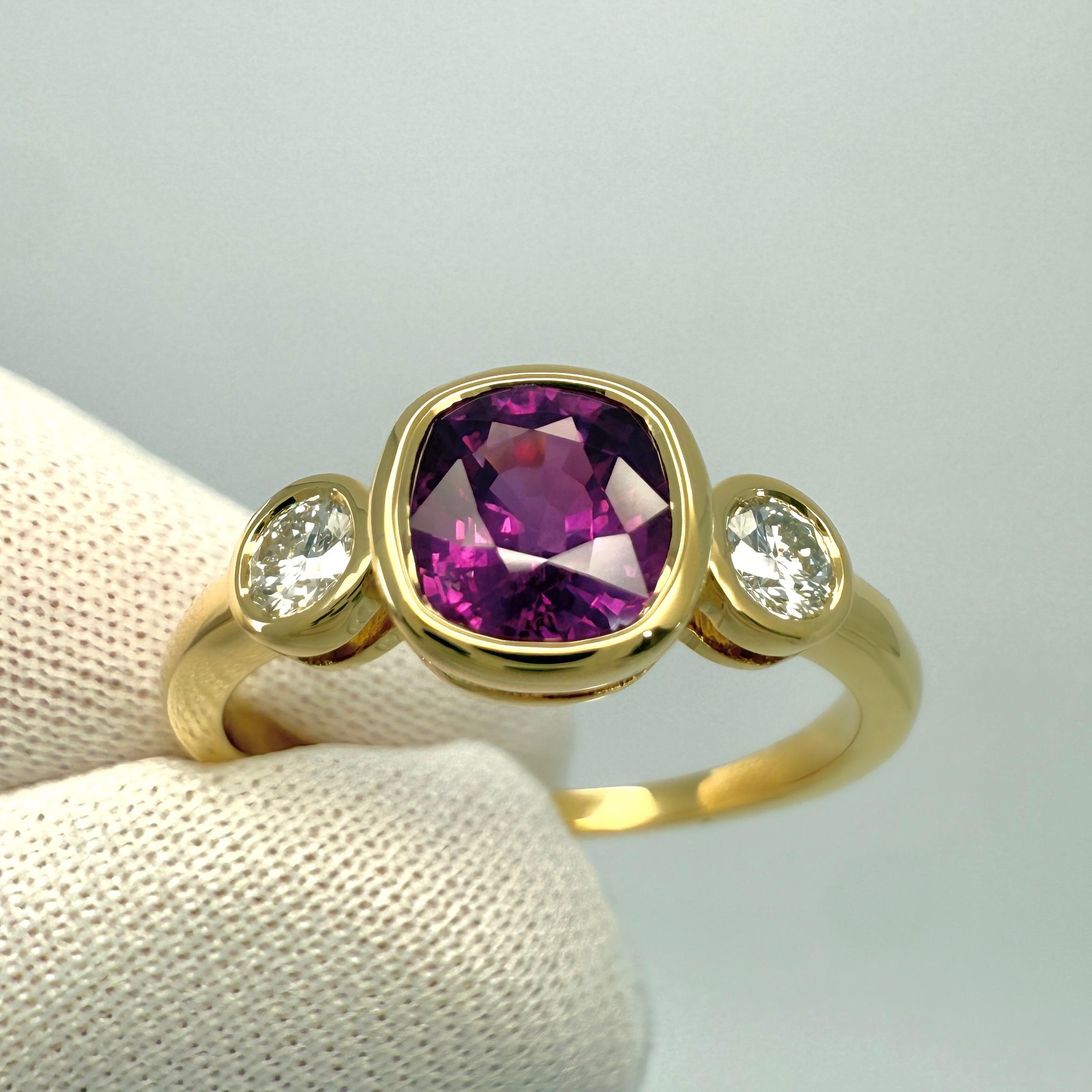 Nature Vivid Diamonds & Diamond 18k Yellow Gold Three Stone Ring (bague à trois pierres en or jaune 18k) Unisexe en vente