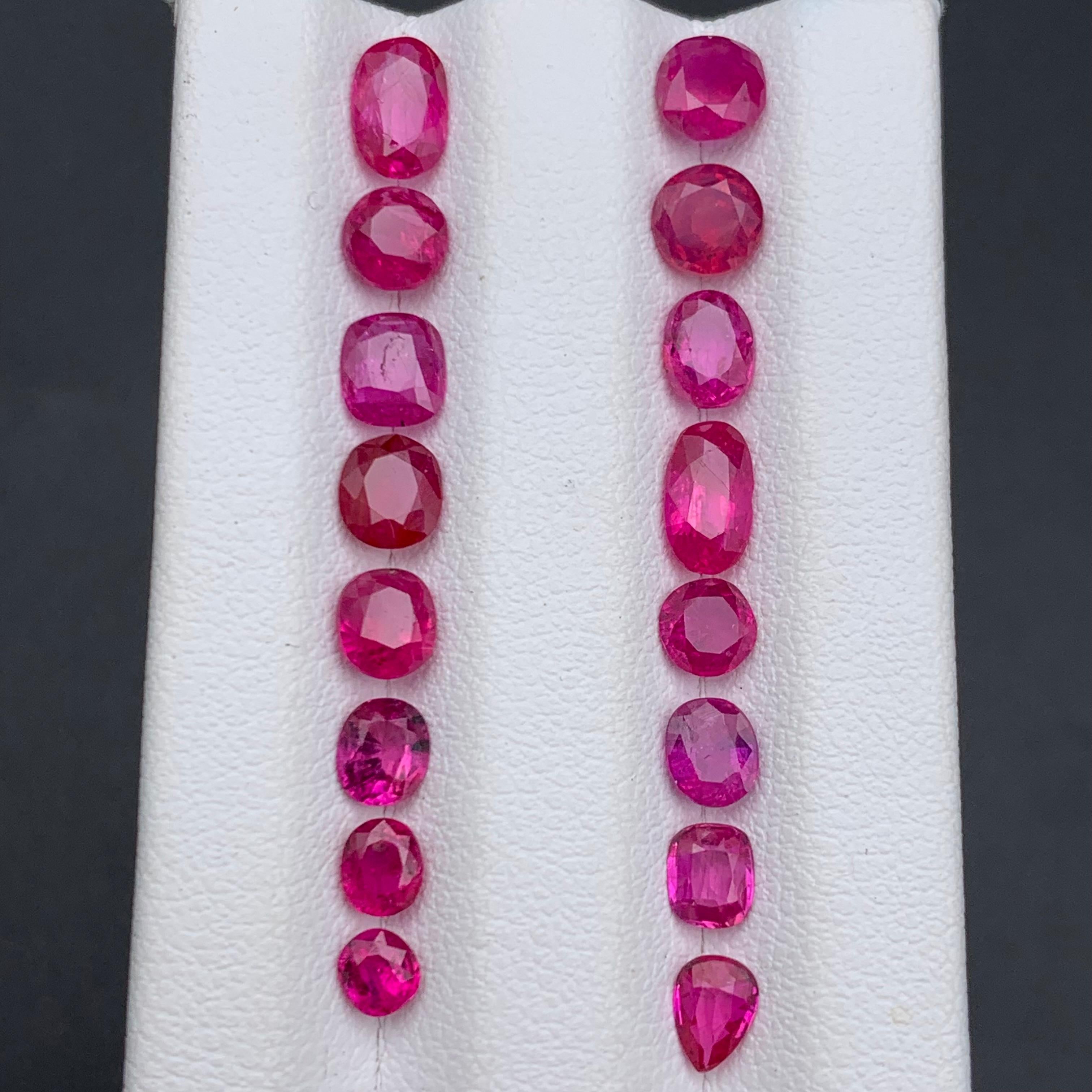 Vivida rosa e rossa Nature Ruby Parcel Loose Gemstones Dimensione gioielli per anello, collana, ciondolo, braccialetto o qualsiasi altra impostazione di gioielli!!!

💎 TIPO DI GEMMA: Rubino
⚖️ PESO: 7,69 Carati
FORMA E TAGLIO: Ovale e a cuscino 
📏