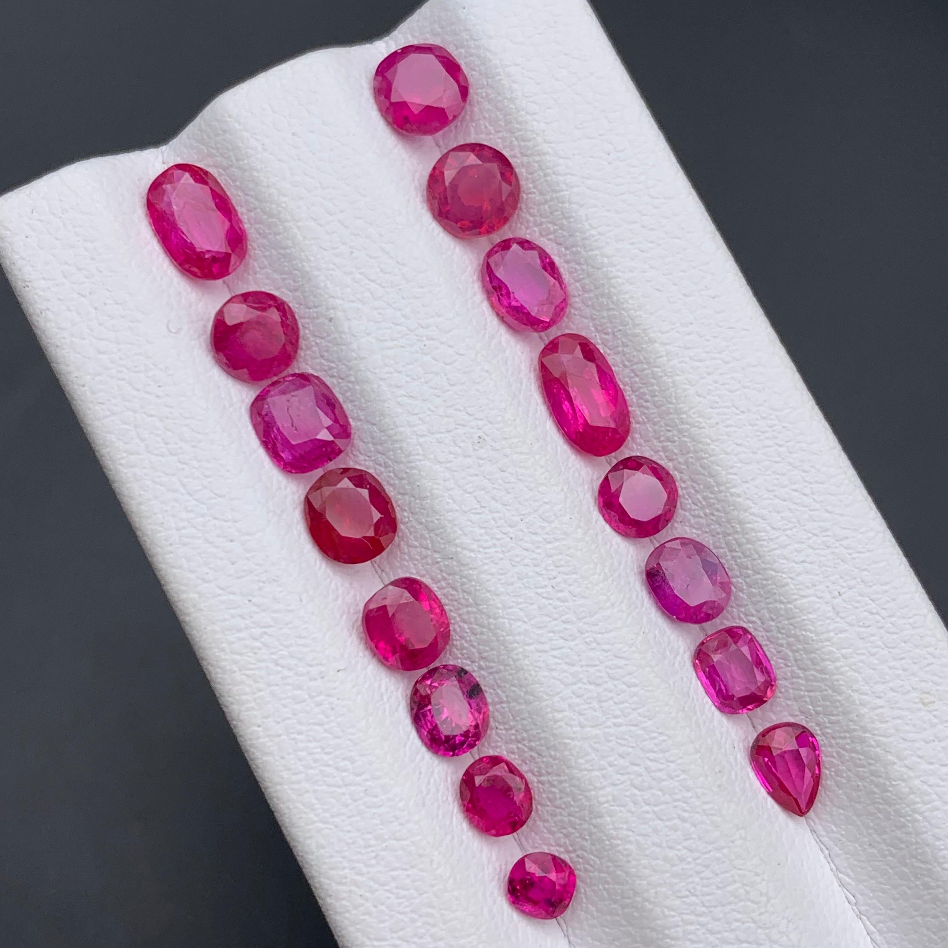 Taglio ovale Parcella di rubino rosa e rosso naturale 7,69 carati, cuscino ovale, gemme sciolte. in vendita