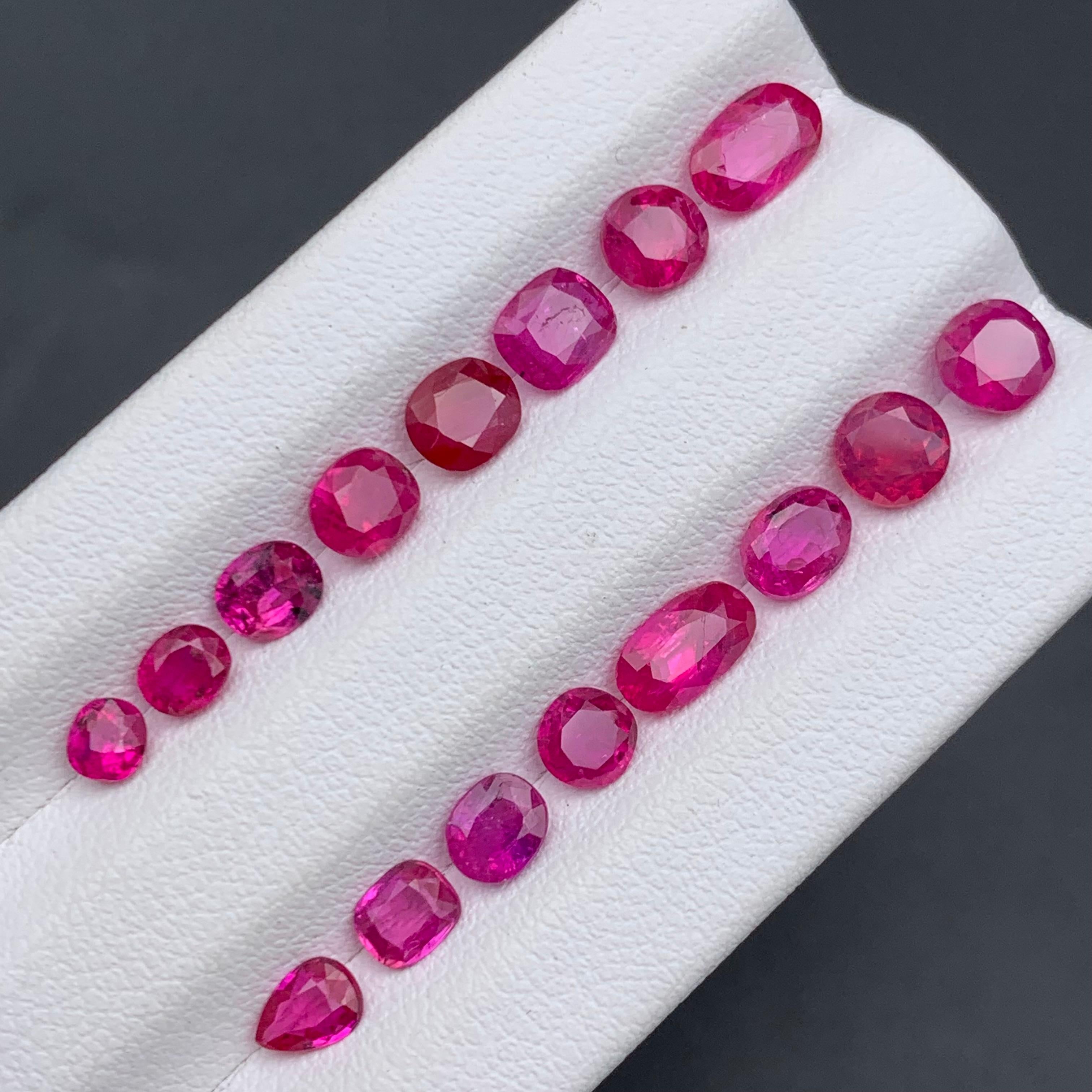 Parcella di rubino rosa e rosso naturale 7,69 carati, cuscino ovale, gemme sciolte. In condizioni Nuovo in vendita a Peshawar, PK