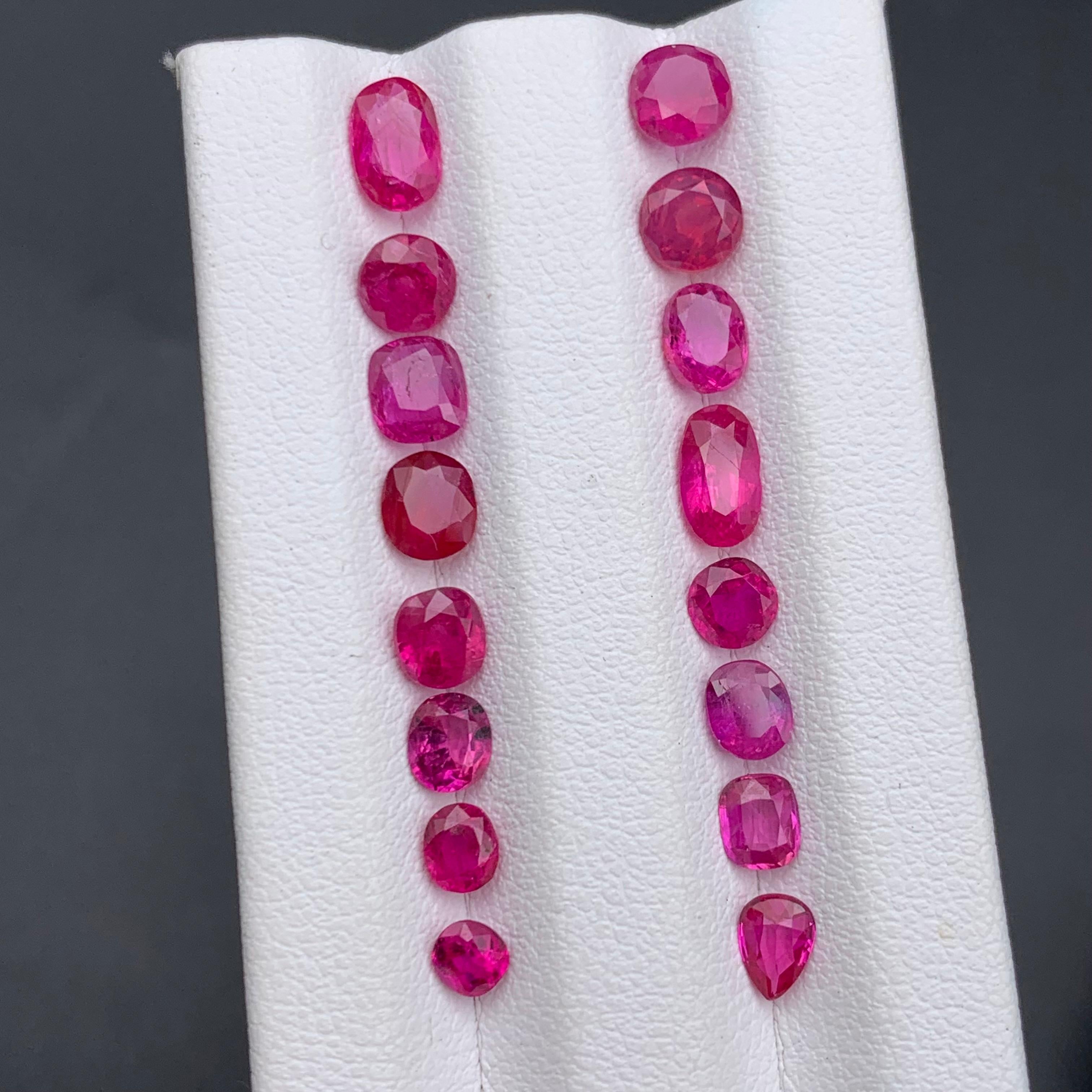 da uomo o donna Parcella di rubino rosa e rosso naturale 7,69 carati, cuscino ovale, gemme sciolte. in vendita