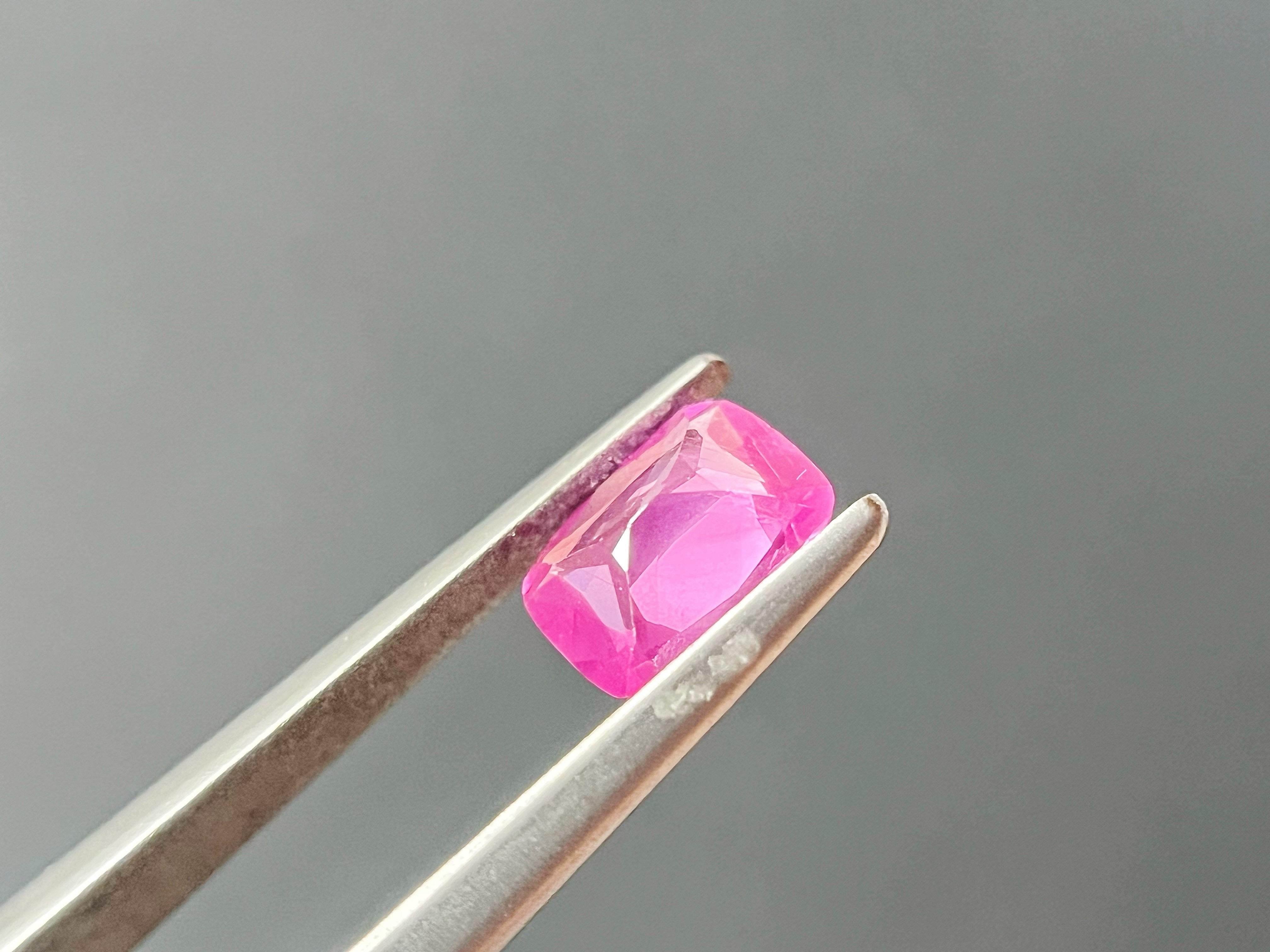 Natural Vivid Pink Sapphire Loose Gemstone for Jewelry Making, 1.02 Ct en vente 5