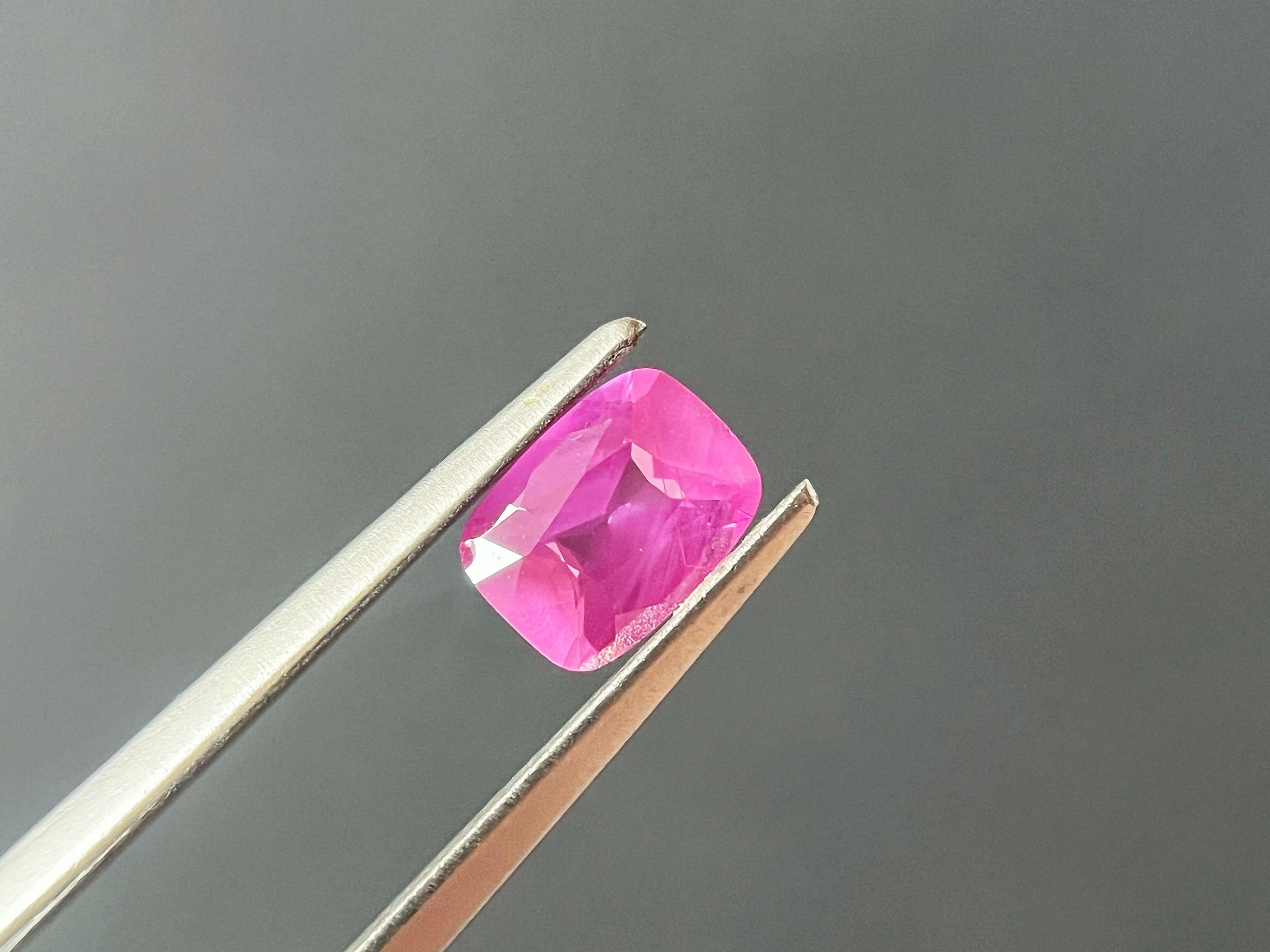 Natural Vivid Pink Sapphire Loose Gemstone for Jewelry Making, 1.02 Ct en vente 6