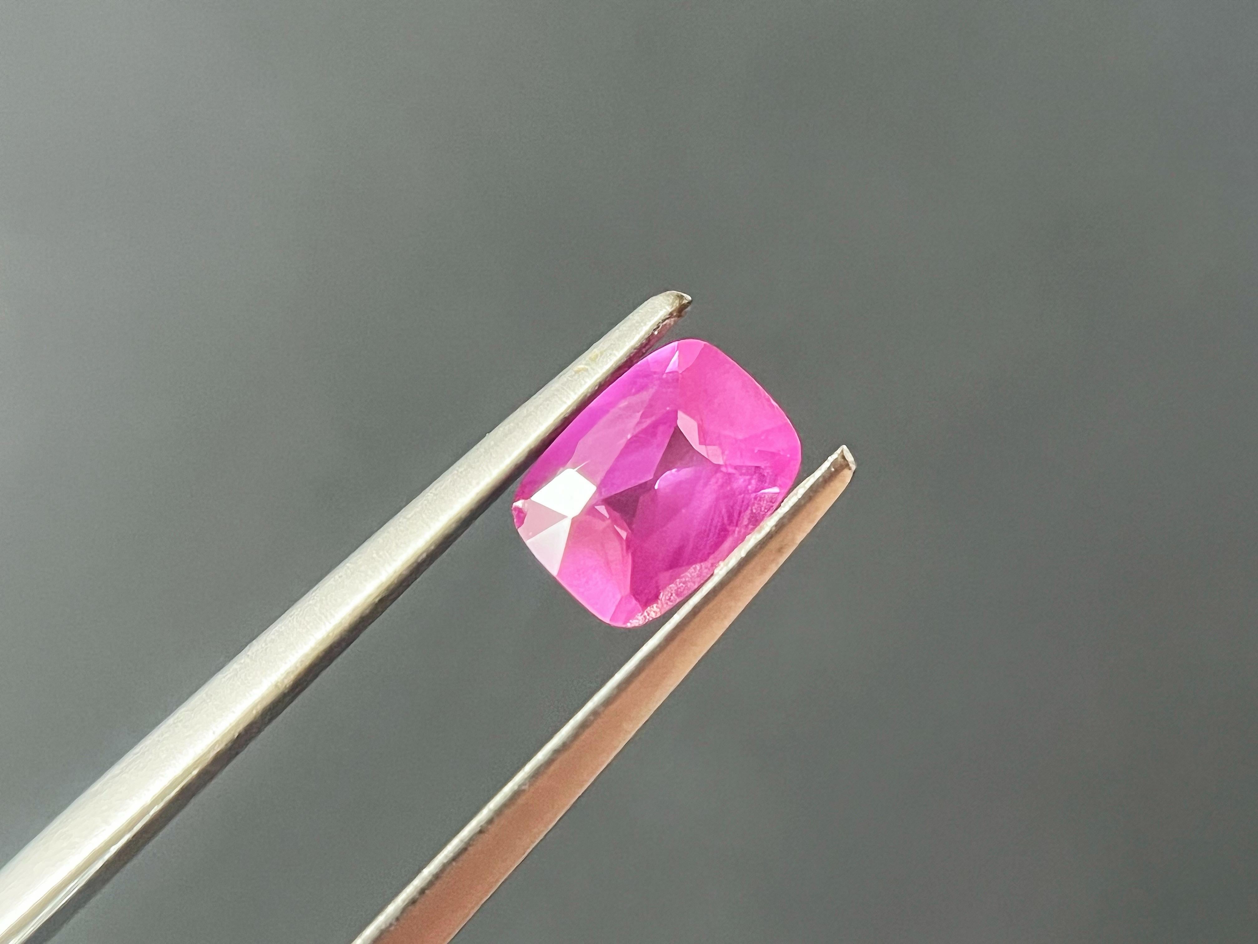 Natural Vivid Pink Sapphire Loose Gemstone for Jewelry Making, 1.02 Ct en vente 7