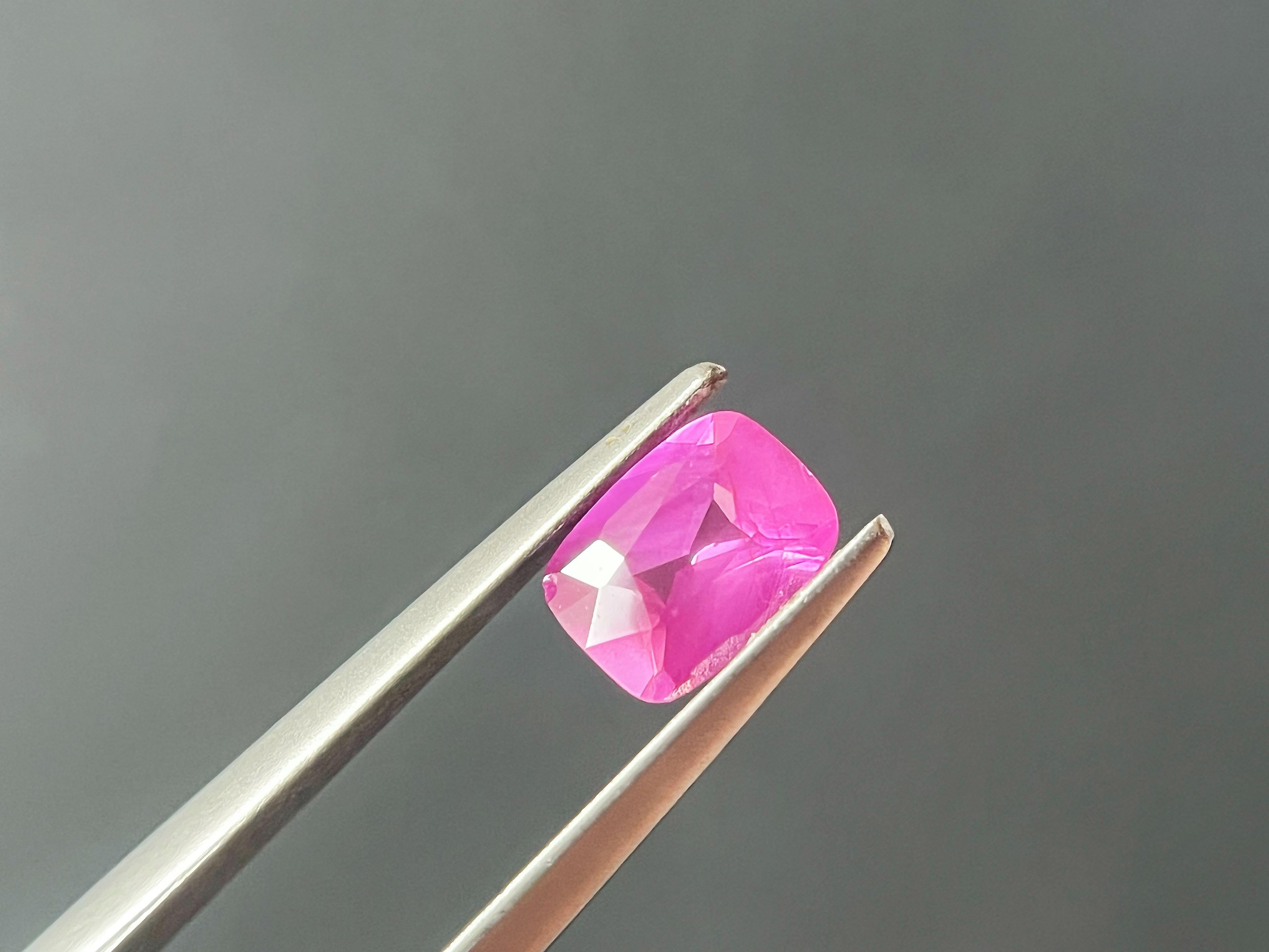 Natural Vivid Pink Sapphire Loose Gemstone for Jewelry Making, 1.02 Ct en vente 8