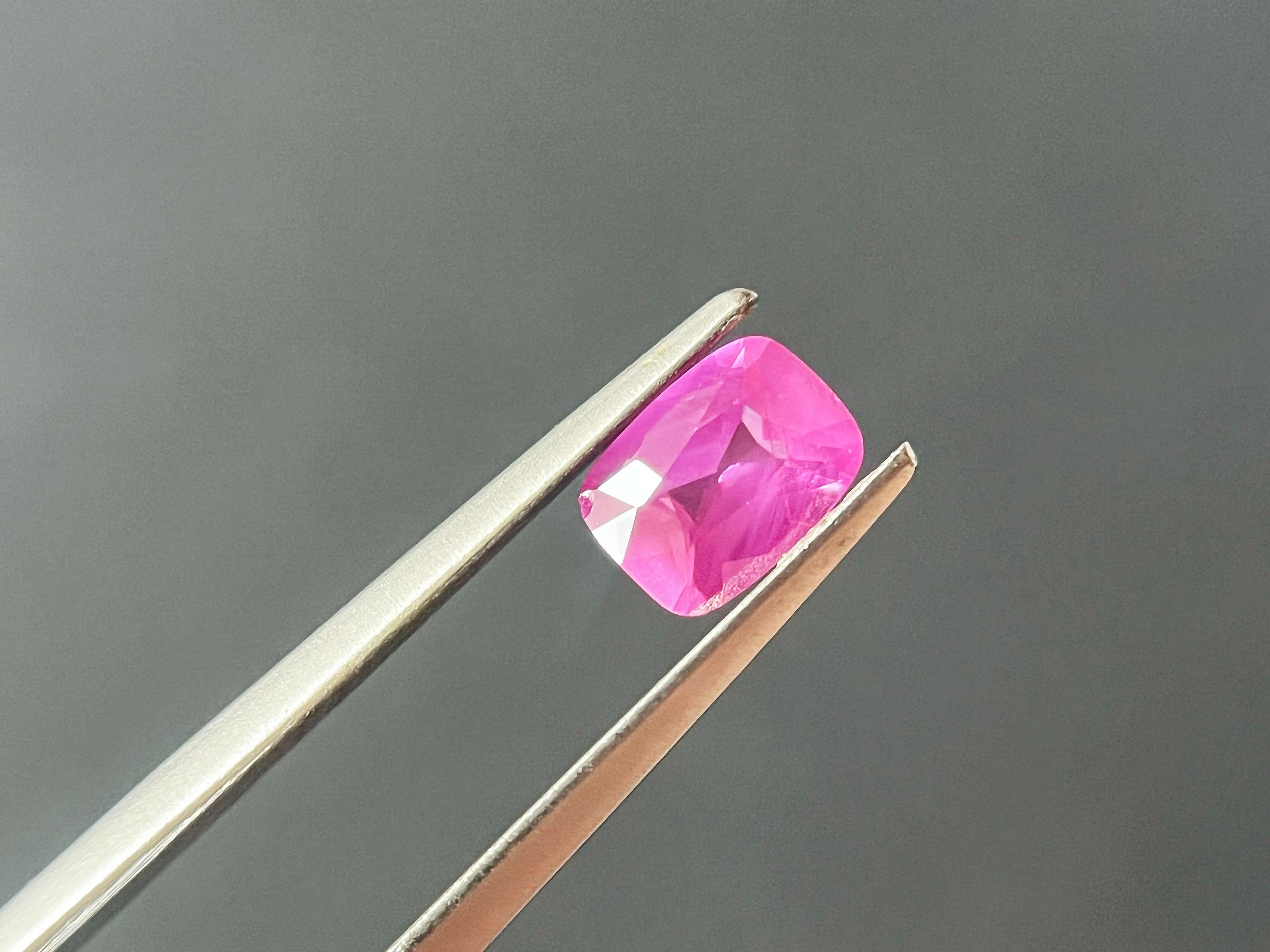 Natural Vivid Pink Sapphire Loose Gemstone for Jewelry Making, 1.02 Ct en vente 9