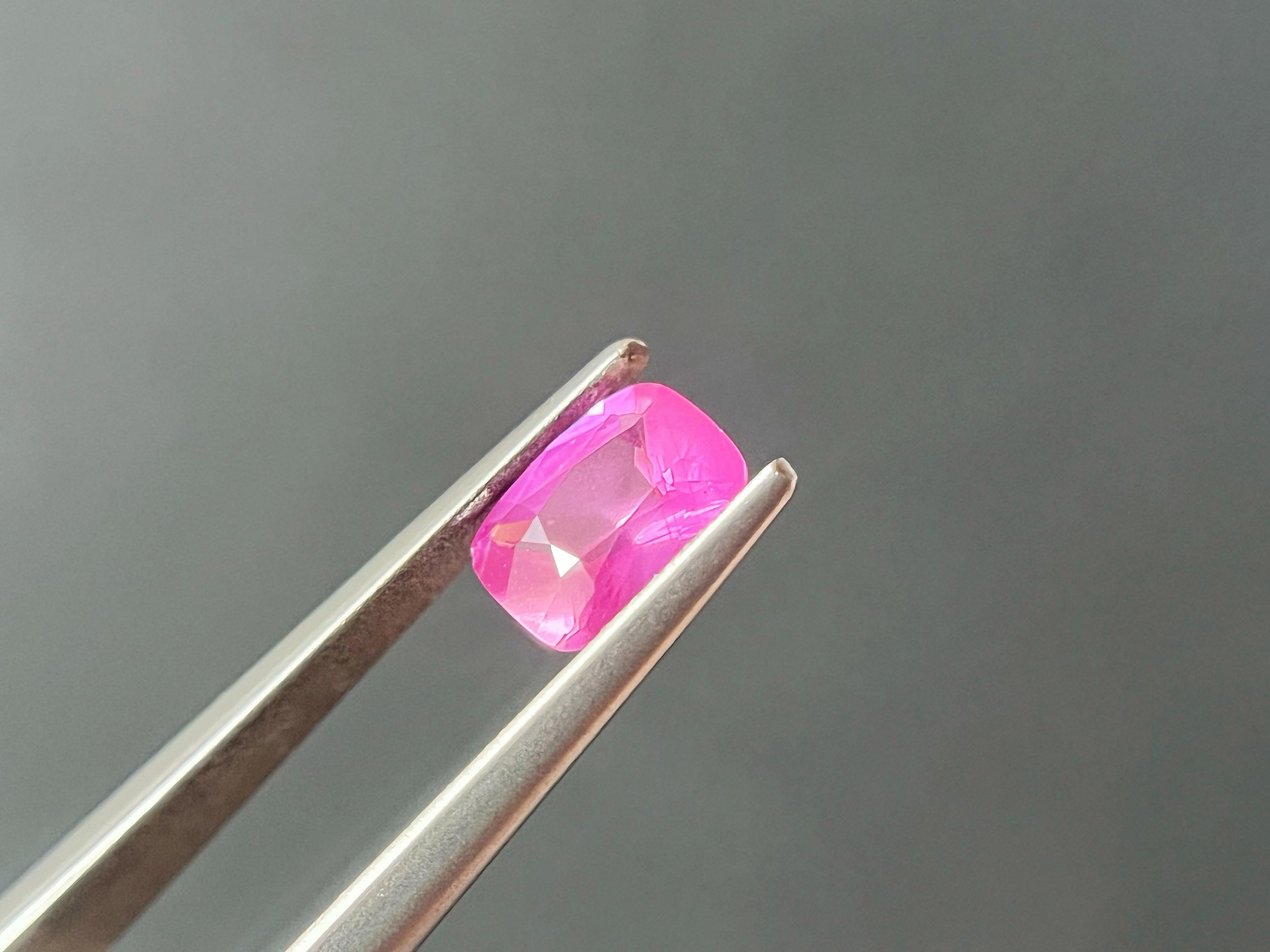 Natural Vivid Pink Sapphire Loose Gemstone for Jewelry Making, 1.02 Ct en vente 10