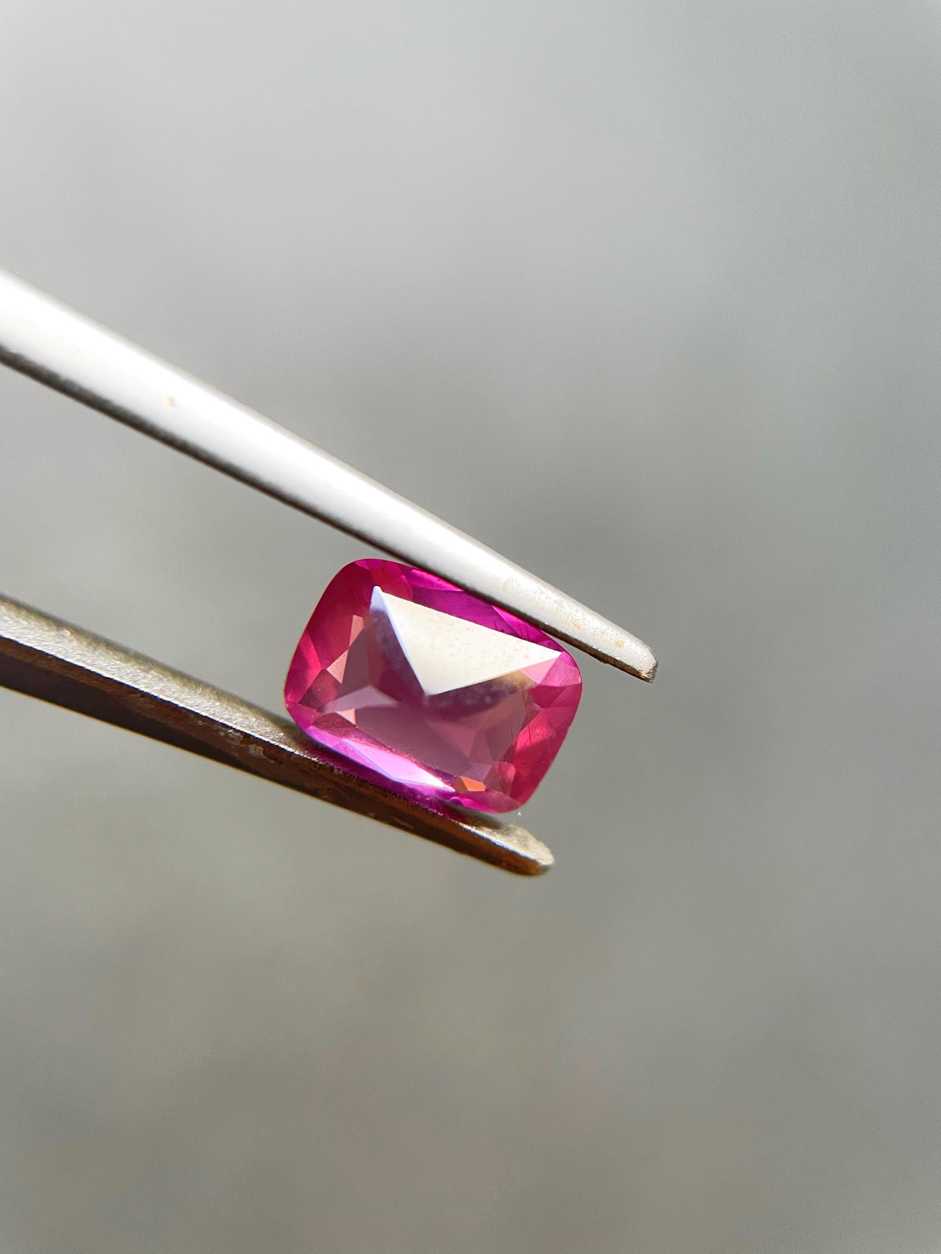 Taille coussin Natural Vivid Pink Sapphire Loose Gemstone for Jewelry Making, 1.02 Ct en vente