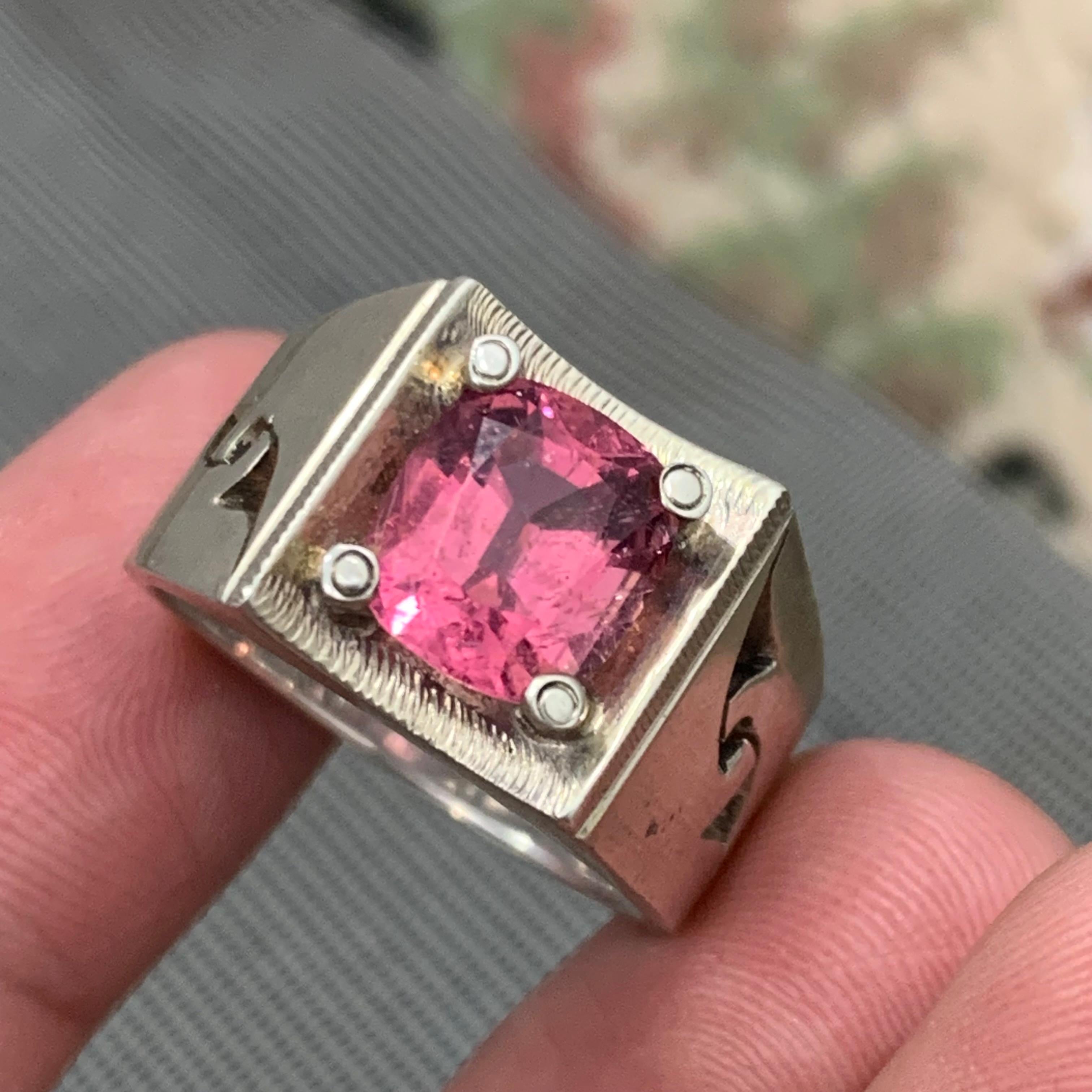Gema turmalina natural rosa vivo Anillo de plata hecho a mano talla cojín-Talla 10 en venta 4