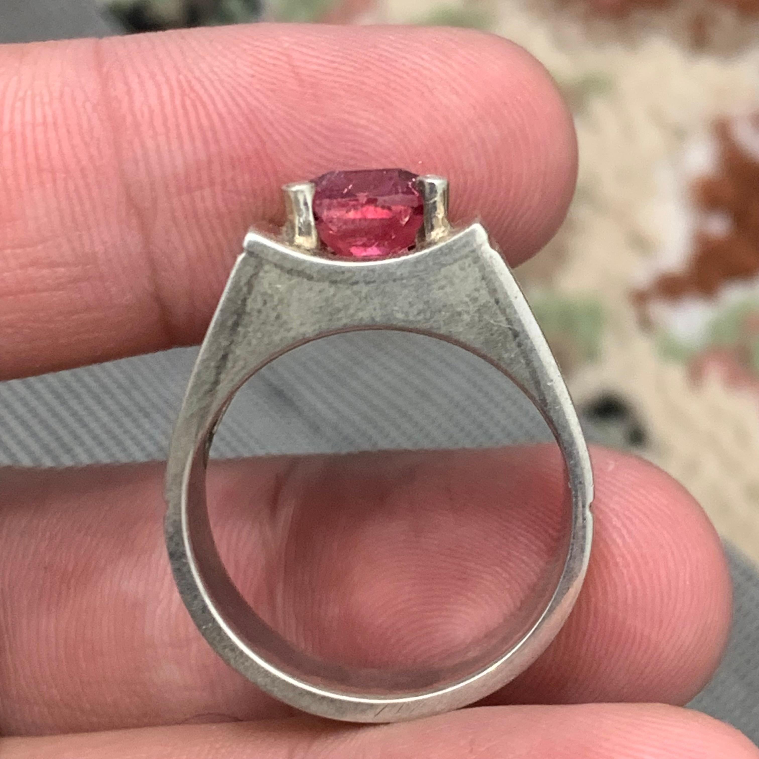 Gema turmalina natural rosa vivo Anillo de plata hecho a mano talla cojín-Talla 10 en venta 6
