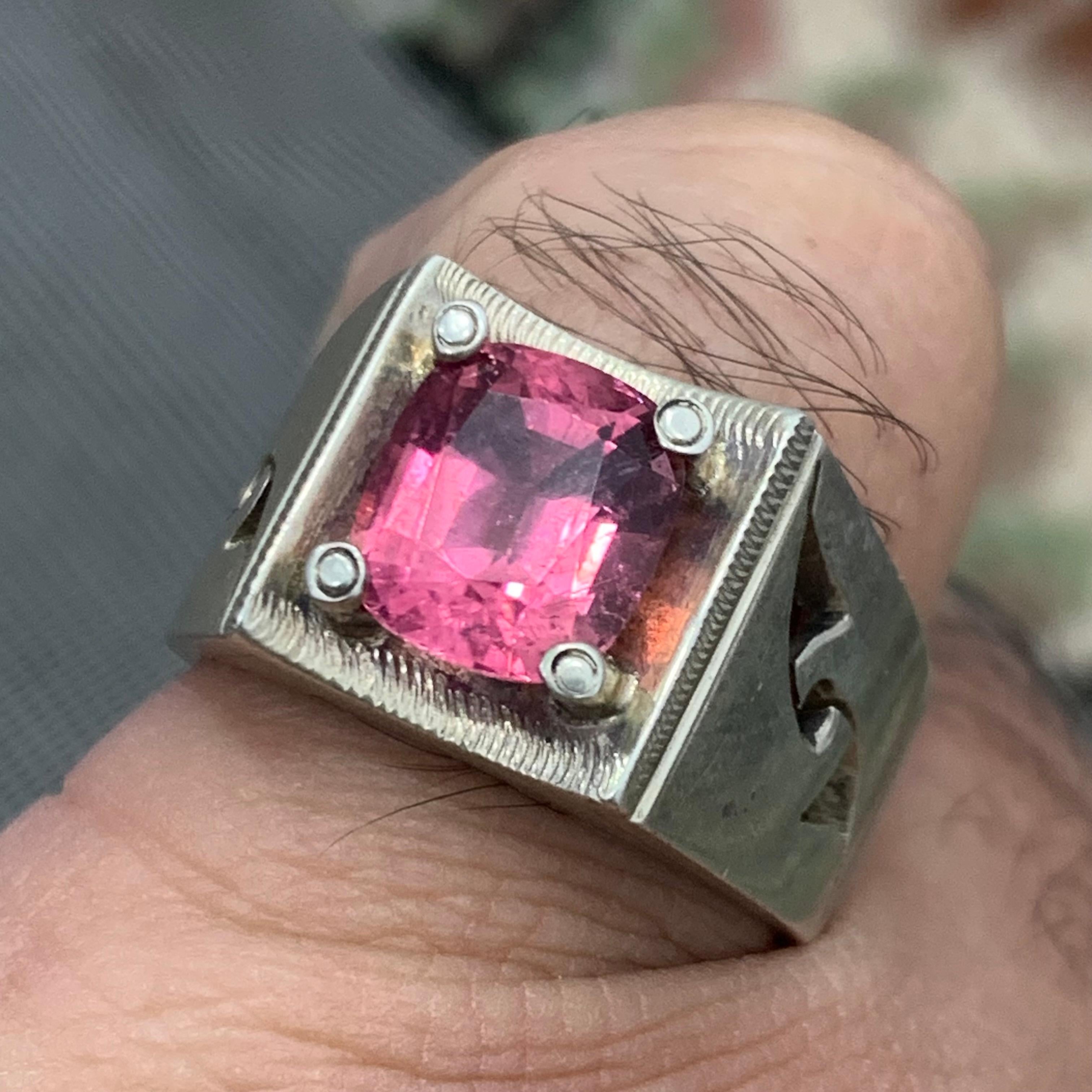 Gema turmalina natural rosa vivo Anillo de plata hecho a mano talla cojín-Talla 10 en venta 1