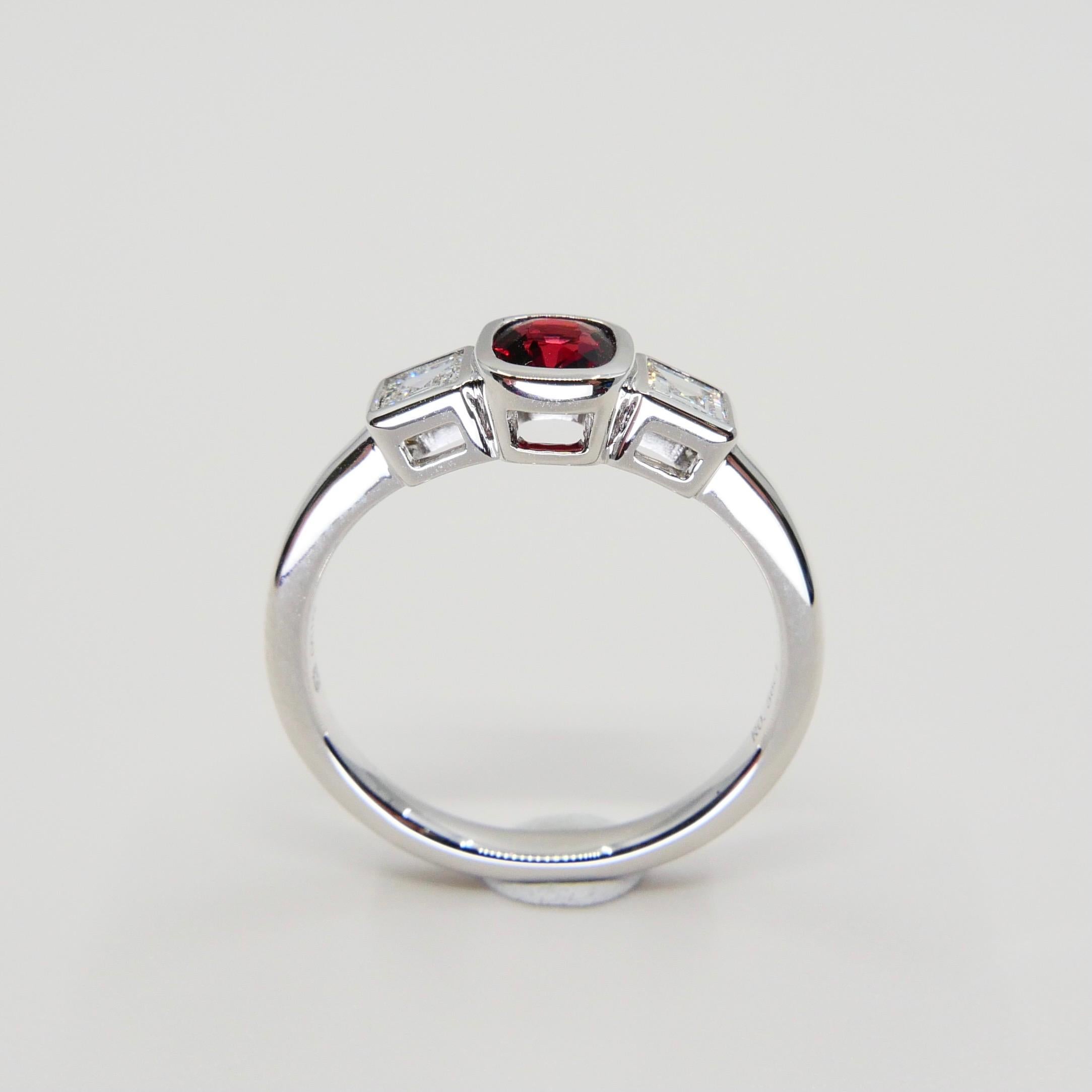 Natürlicher Vivid Red Spinel & Diamant 3 Stein Cocktail Ring, leuchtet im Angebot 2
