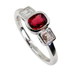 Natürlicher Vivid Red Spinel & Diamant 3 Stein Cocktail Ring, leuchtet