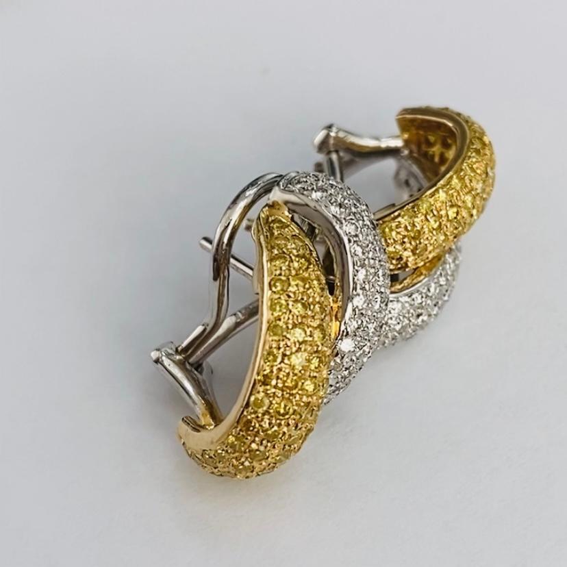 Boucles d'oreilles Variantes de l'anneau en diamant naturel jaune vif et blanc Neuf - En vente à New York, NY