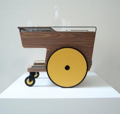 Highliner-Wagen aus Nussbaumholz von Studio Caramel