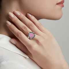 Anillo con una rodaja de turmalina «sandía natural» de 10,14 ct y banda de diamantes en oro rosa de 18 quilates