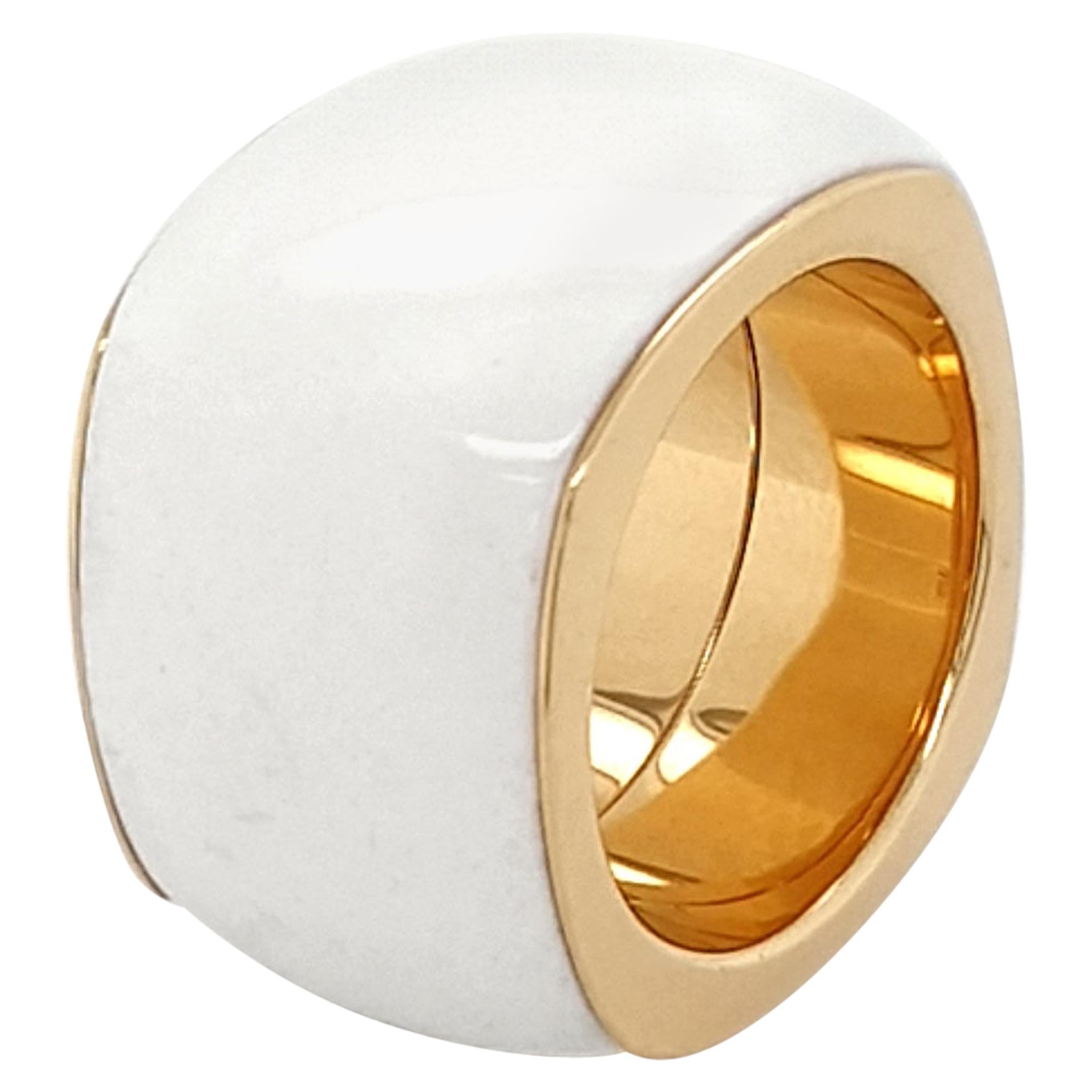 Natural White Agate Ring with 18 Carat Yellow Gold, Cushion For Sale