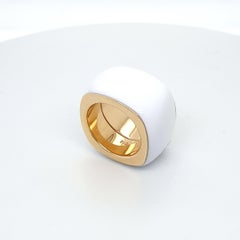 Natural White Agate Ring with 18 Carat Yellow Gold, Cushion