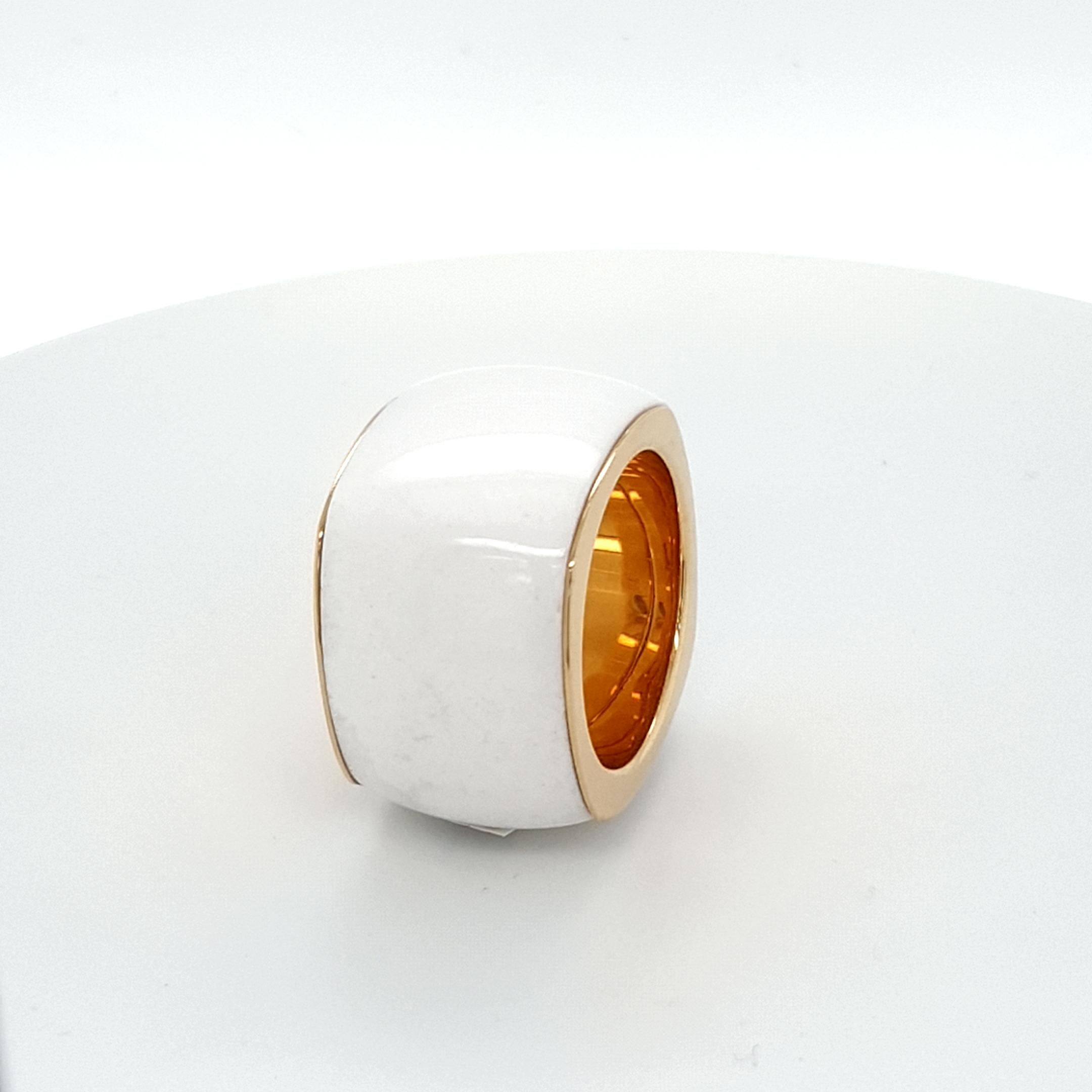 Arts and Crafts Natural White Agate Ring with 18 Carat Yellow Gold, Cushion For Sale