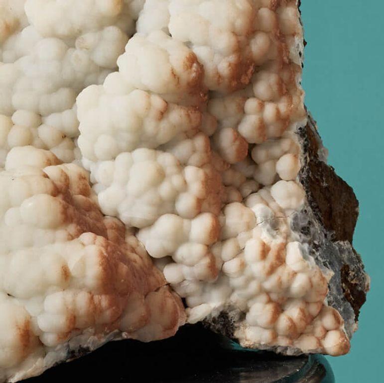 Spécimen d'aragonite blanche naturelle État moyen - En vente à Wormelow, Herefordshire