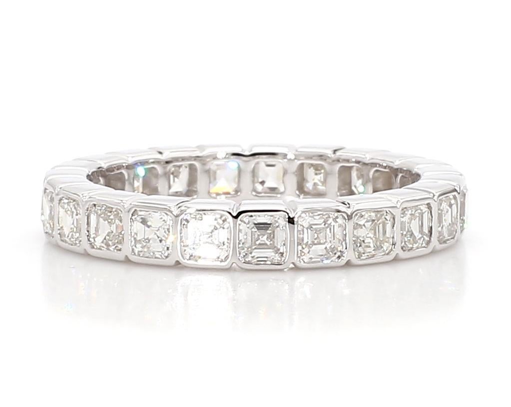 Raregemworld propose un magnifique bracelet d'éternité en diamant. Monté dans une belle monture en or blanc 18 carats avec des diamants blancs de taille asscher naturels. Cette bague est garantie pour impressionner et améliorer votre collection