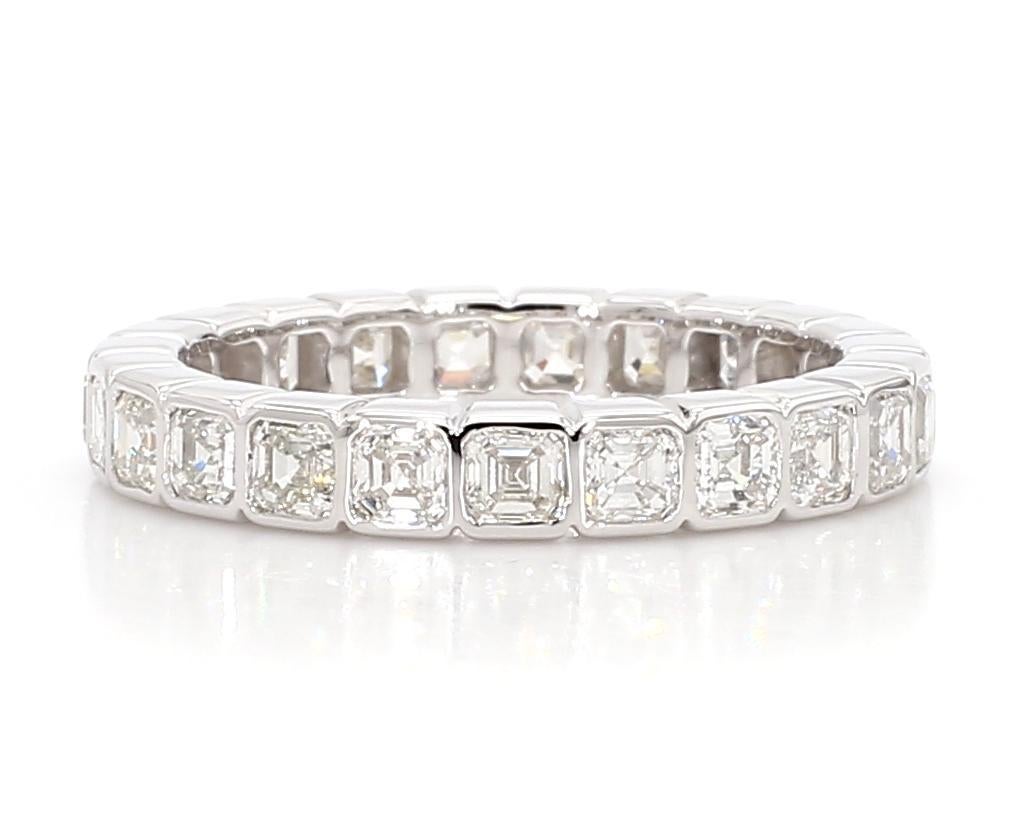 Taille Asscher Asscher, bague d'éternité en or blanc naturel avec diamants blancs de 2,49 carats poids total en vente