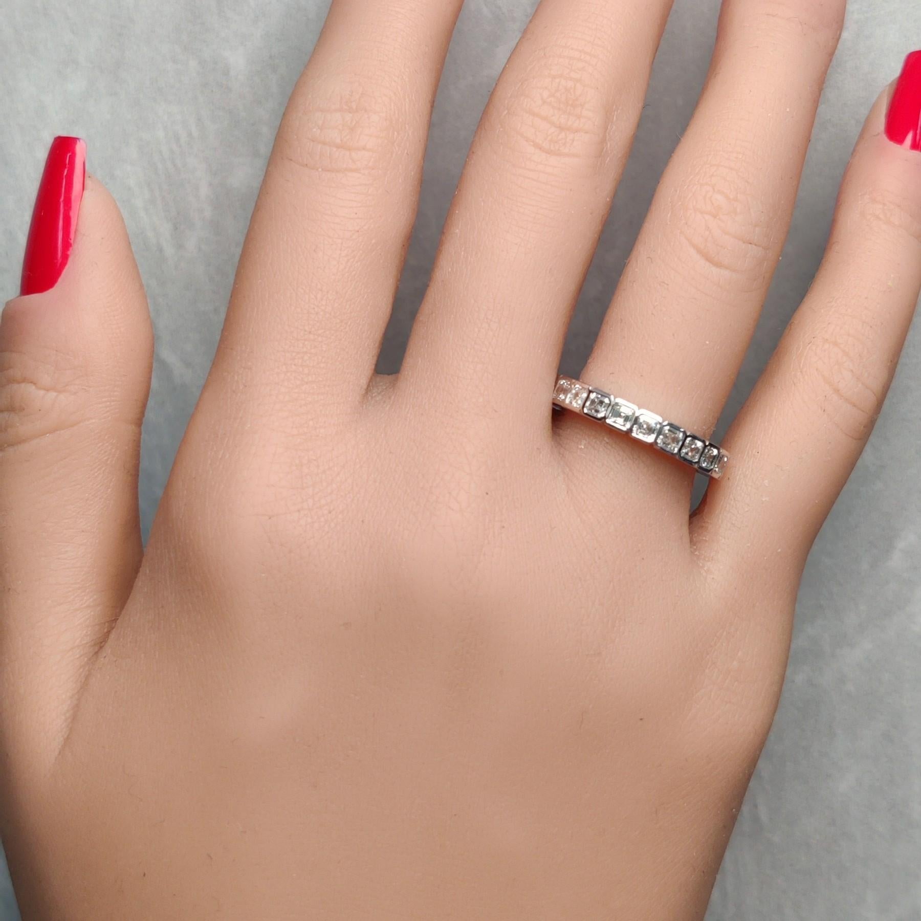 Asscher, bague d'éternité en or blanc naturel avec diamants blancs de 2,49 carats poids total Neuf - En vente à New York, NY