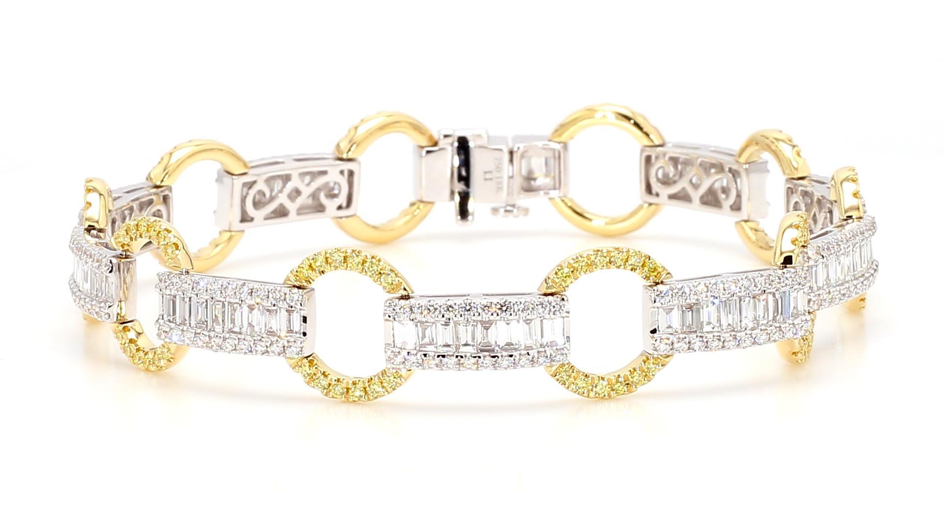 Contemporain Bracelet à maillons en or blanc, baguette et diamants jaunes de 4,76 carats poids total en vente