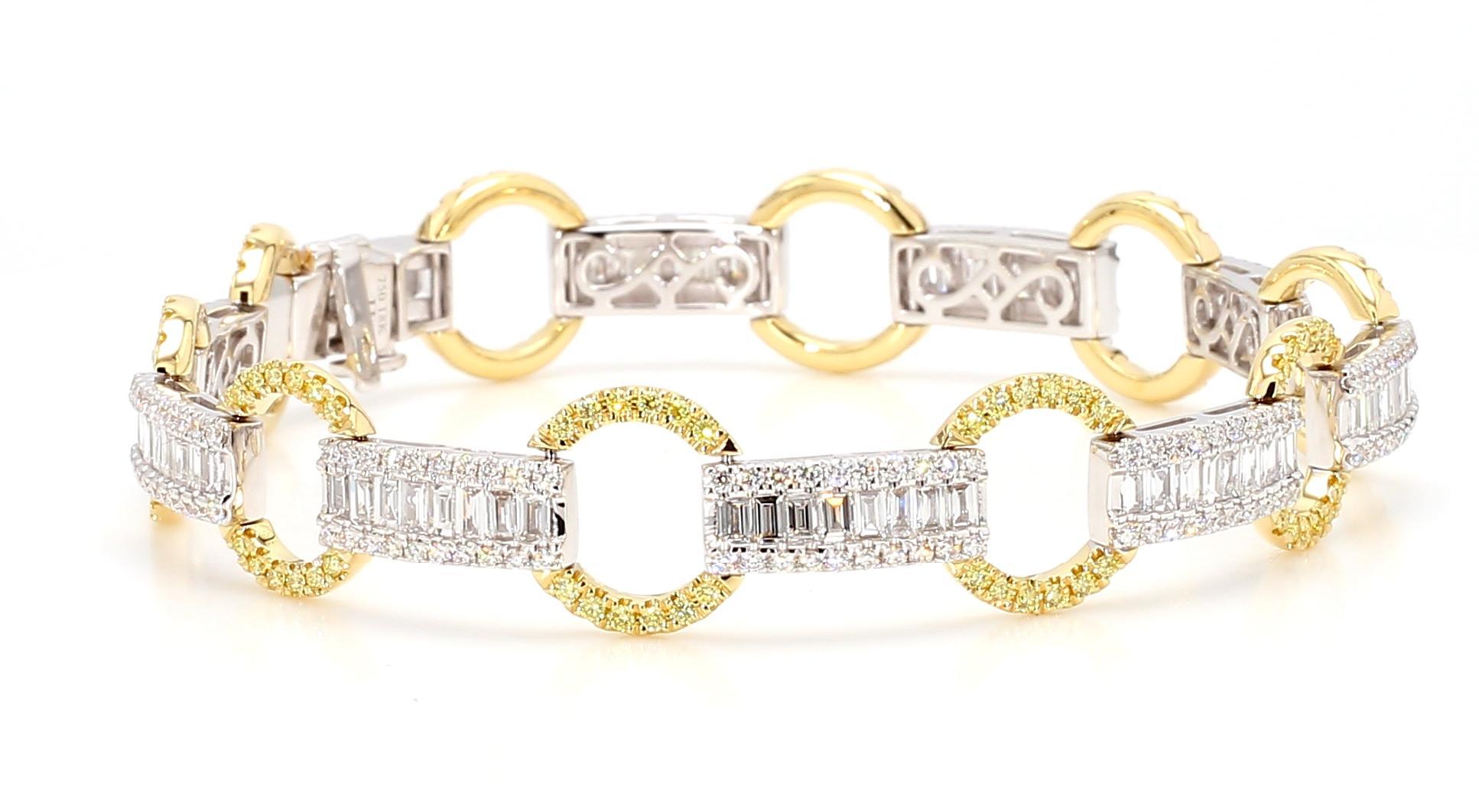 Taille baguette Bracelet à maillons en or blanc, baguette et diamants jaunes de 4,76 carats poids total en vente