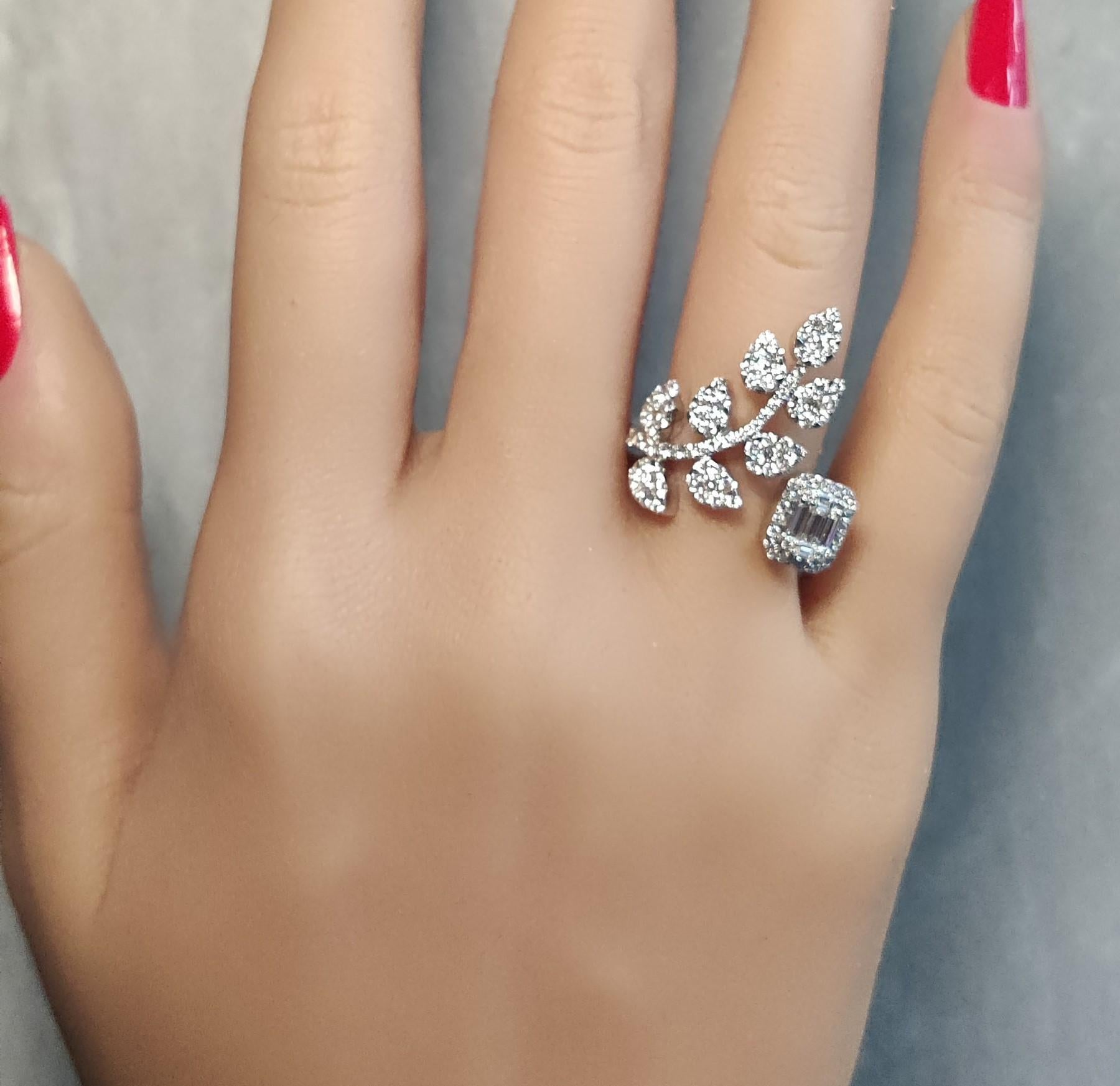 Cocktailring aus Weißgold mit natürlichem weißem Baguette-Diamant 1.40 Karat TW im Zustand „Neu“ im Angebot in New York, NY