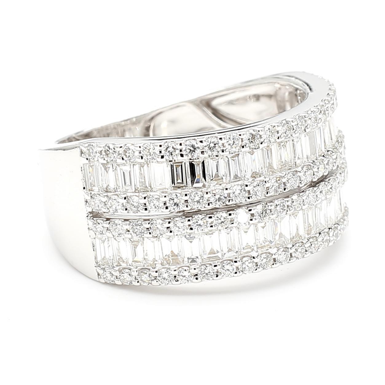 Cocktailring aus Weißgold mit natürlichem weißem Baguette-Diamant 1.56 Karat TW (Baguetteschliff) im Angebot