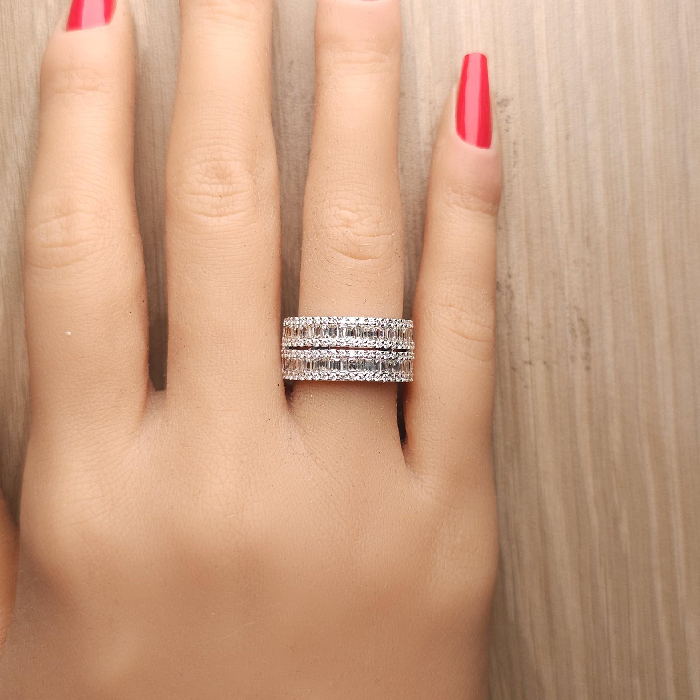 Cocktailring aus Weißgold mit natürlichem weißem Baguette-Diamant 1.56 Karat TW im Zustand „Neu“ im Angebot in New York, NY