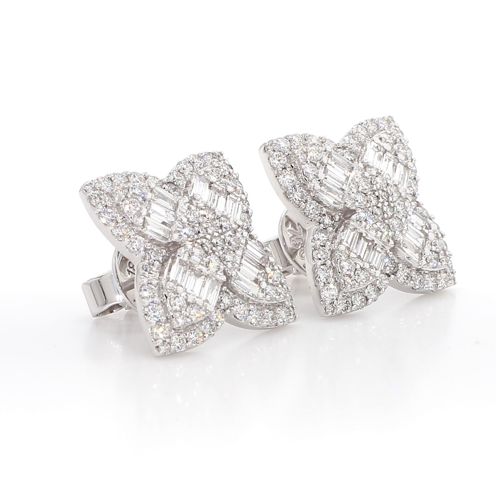 Taille baguette Clous d'oreilles en or avec diamants baguettes blancs naturels de 1.84 carats poids total en vente