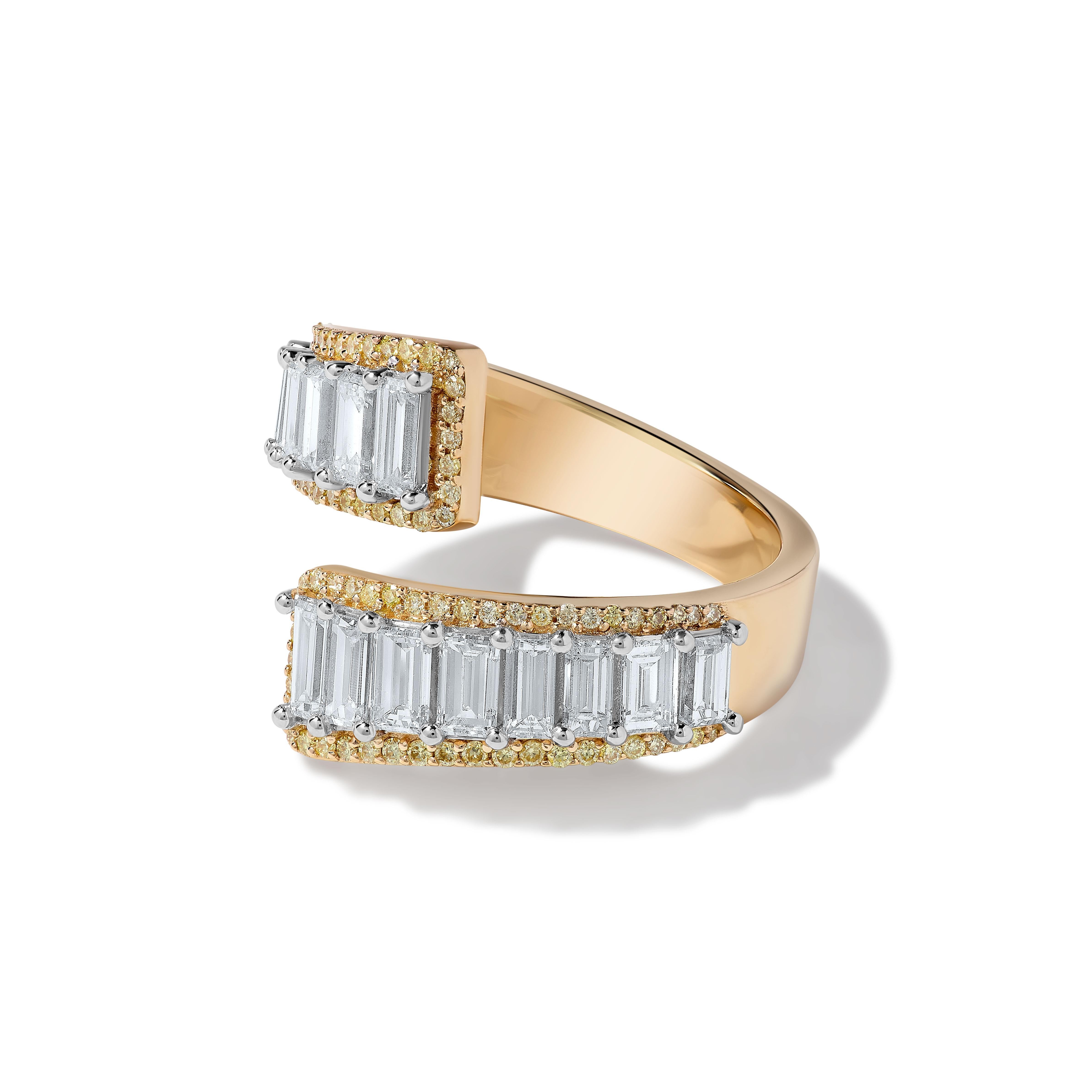 Raregemworld propose un magnifique bracelet en diamant. Monté dans une belle monture en or jaune 18 carats avec des diamants blancs de taille baguette naturels complétés par des diamants jaunes ronds naturels en mêlée. Cette bague est garantie pour