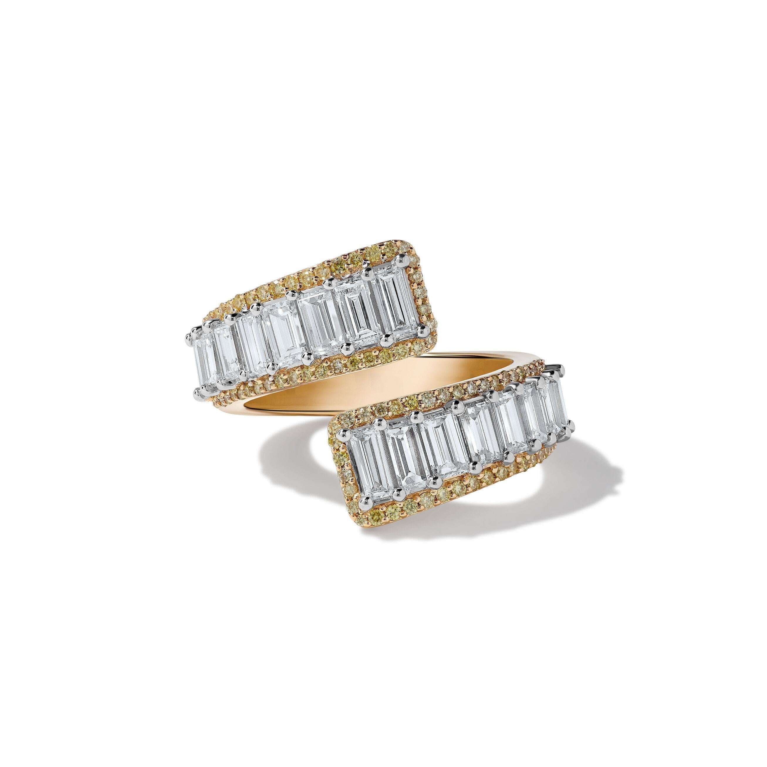 Contemporain Bague cocktail en or jaune avec diamants baguettes blancs naturels de 2,70 carats poids total en vente