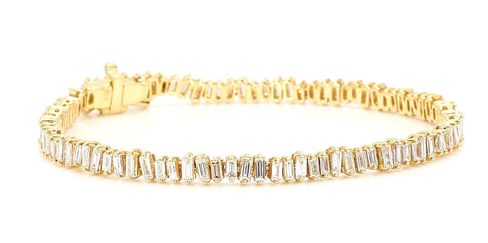 Taglio baguette Bracciale tennis in oro giallo con diamante bianco naturale Baguette da 2,95 carati TW in vendita