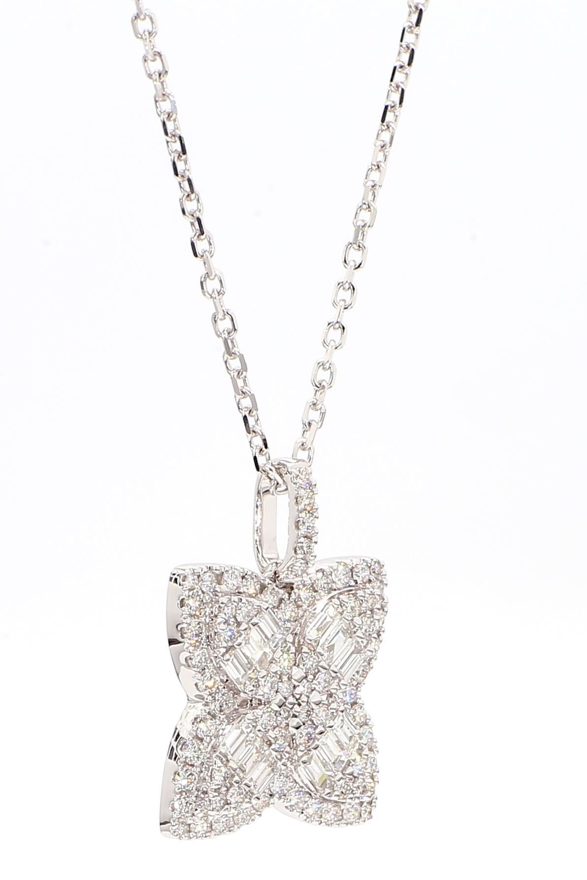 Contemporain Pendentif en or blanc avec diamant baguette naturel de 0,91 carat TW en vente