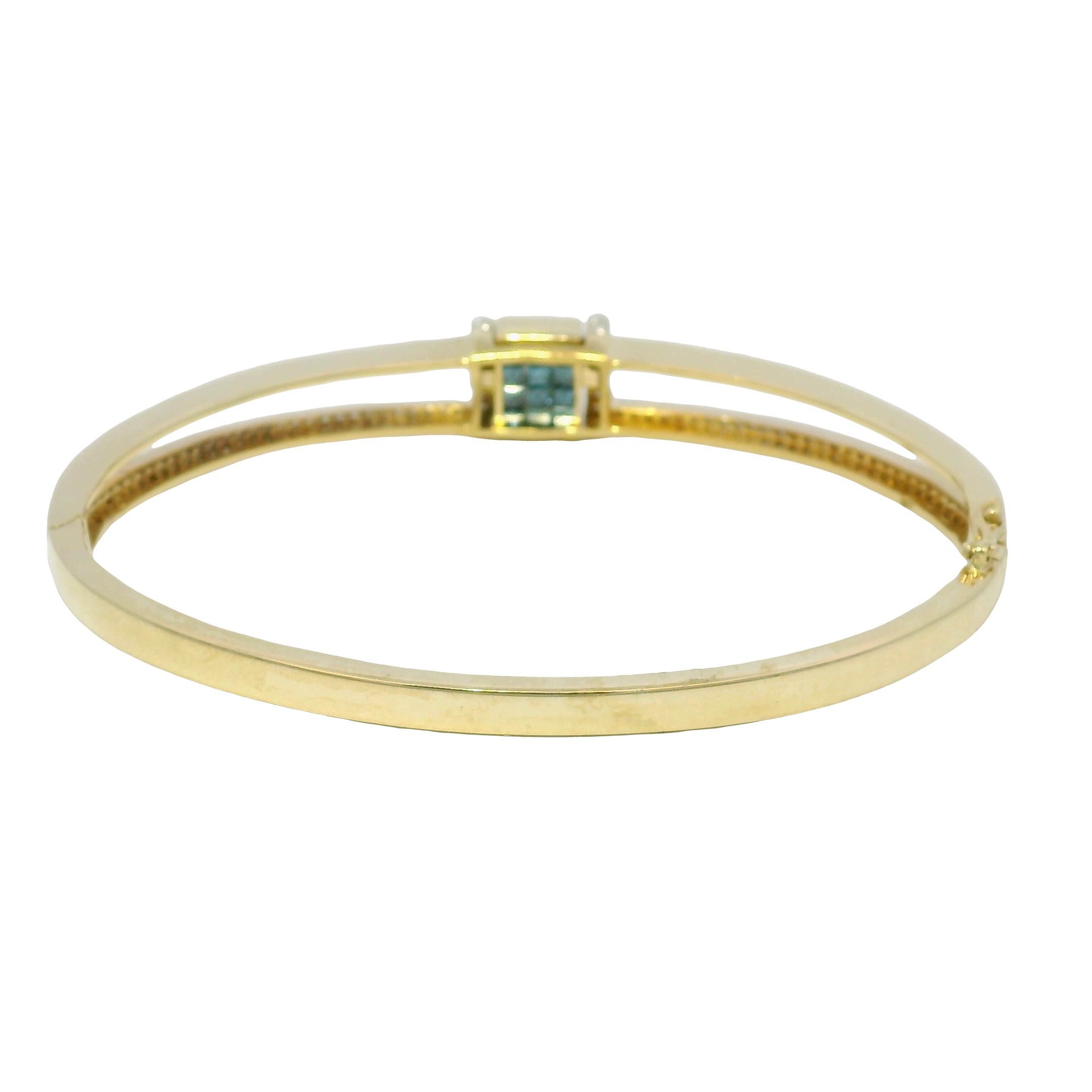 Natürlicher weißer & blauer bestrahlter Diamant 14-Karat-Armreif Vorrätig im Angebot 4