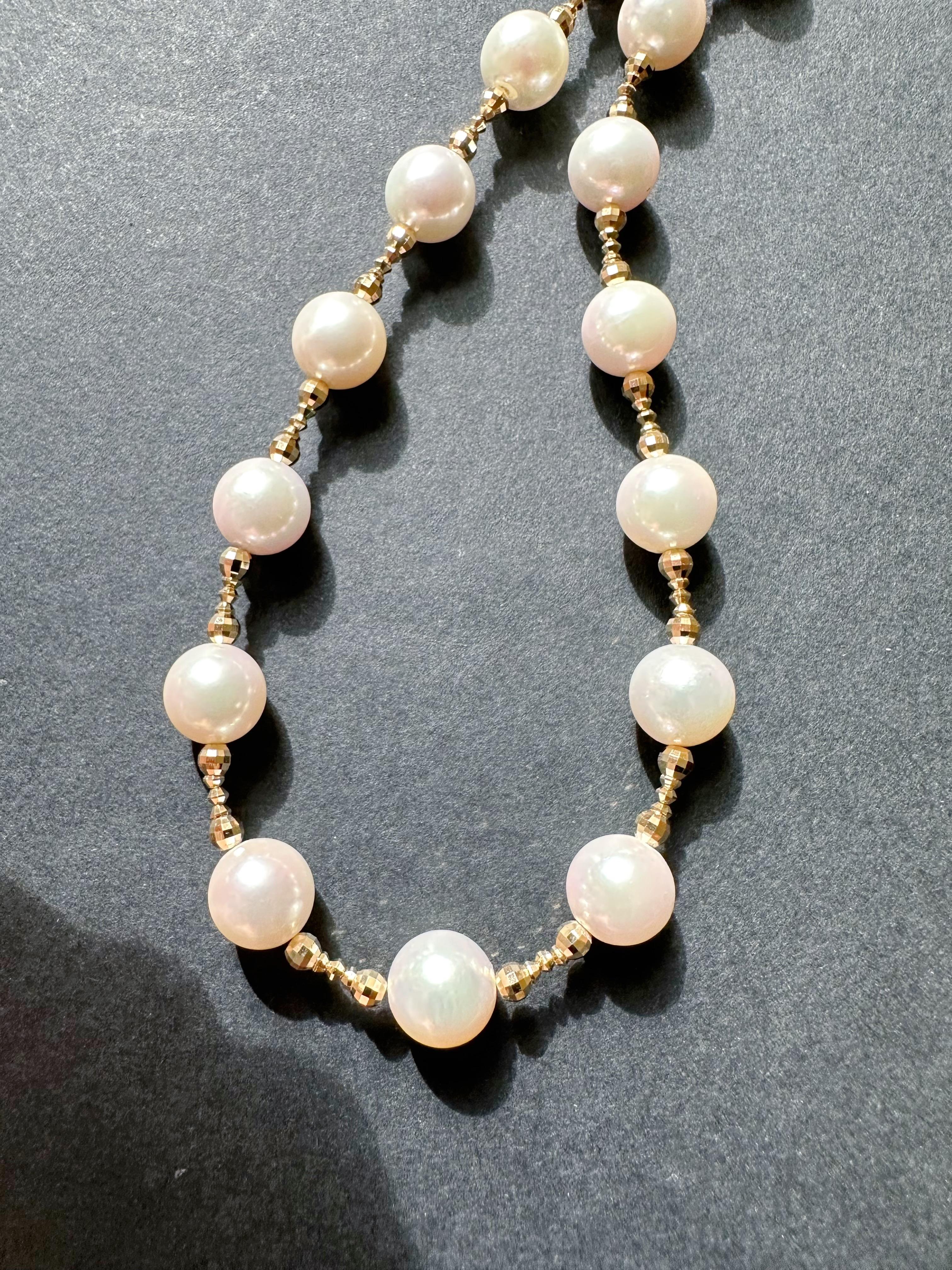 Natural White Colour Japan Sea Water Akoya Pearl Necklace with 18K Golden Beads In New Condition For Sale In Kowloon, HK
