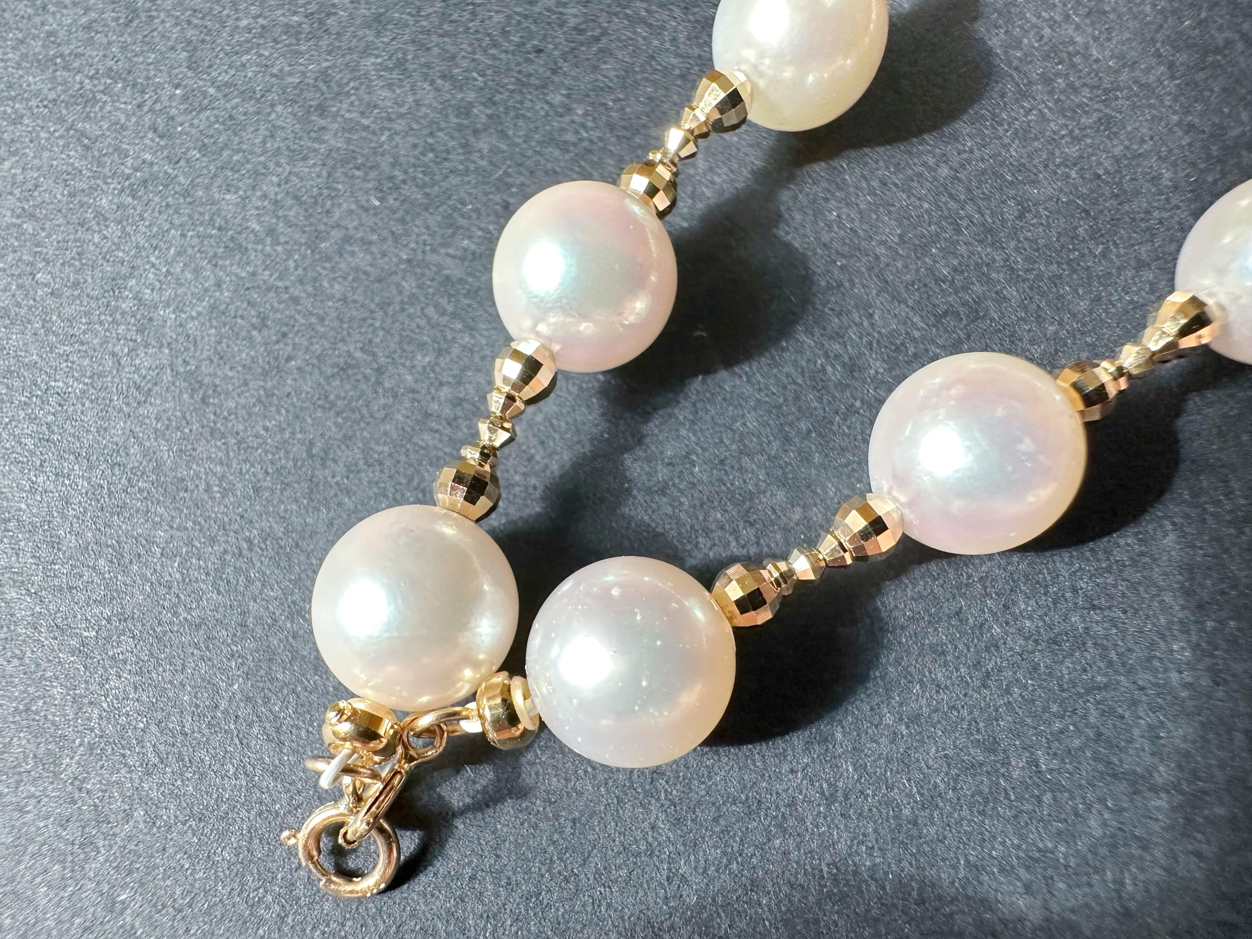 Natural White Colour Japan Sea Water Akoya Pearl Necklace with 18K Golden Beads For Sale 2