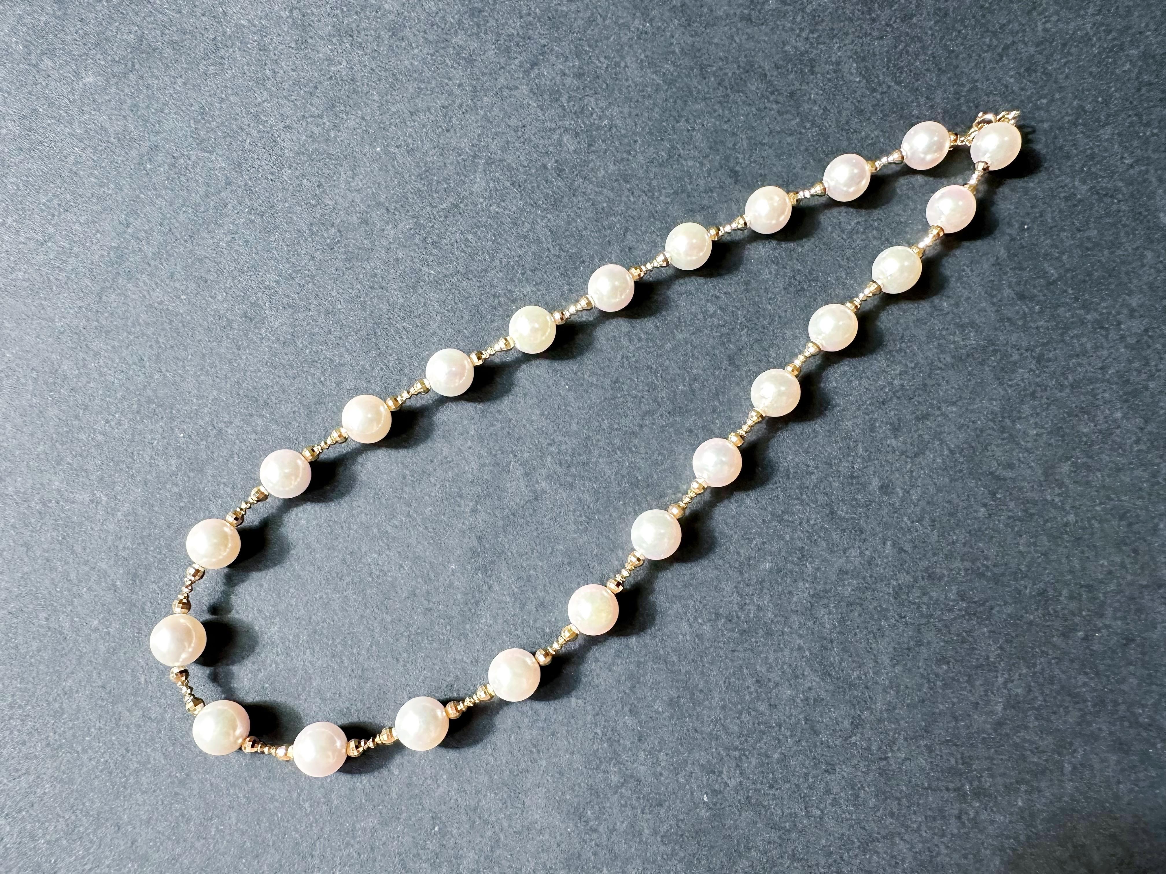 Natural White Colour Japan Sea Water Akoya Pearl Necklace with 18K Golden Beads For Sale 3