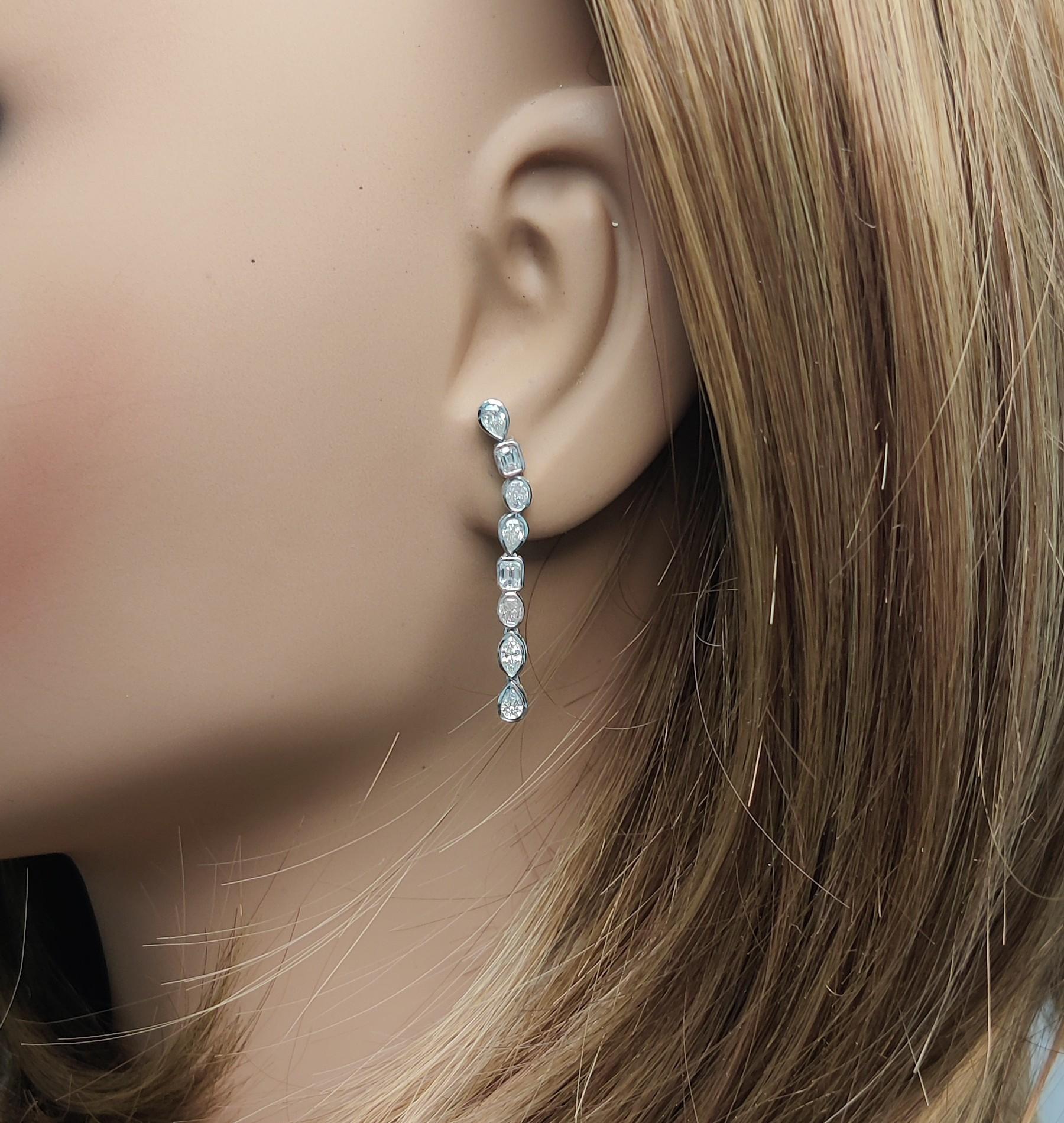Orecchini a goccia in oro bianco con diamanti bianchi naturali da 1,63 carati TW In condizioni Nuovo in vendita a New York, NY