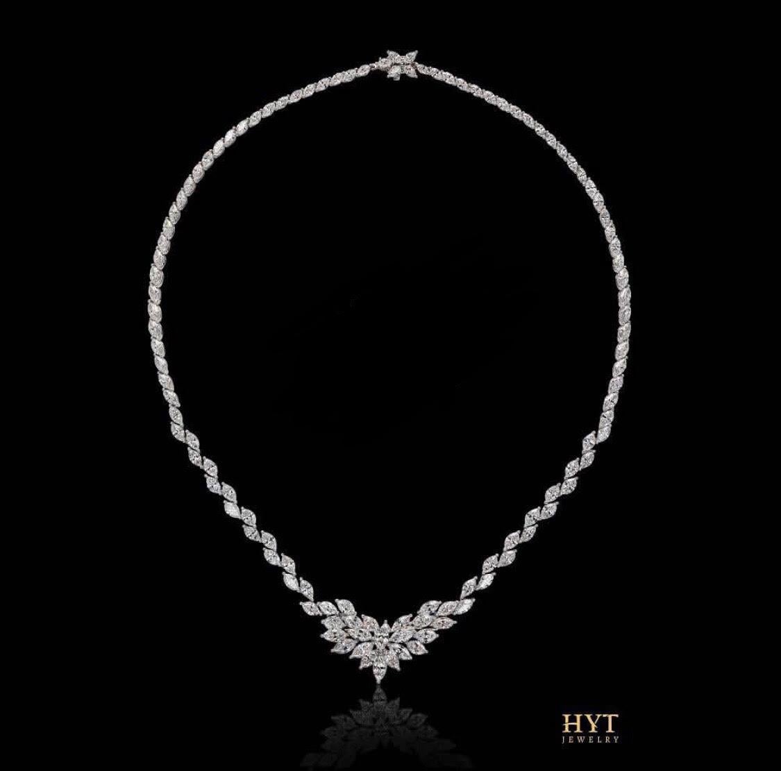 Eternity-Halskette aus 18 Karat Weißgold mit natürlichem weißen Diamanten im Zustand „Neu“ in Hong Kong, HK