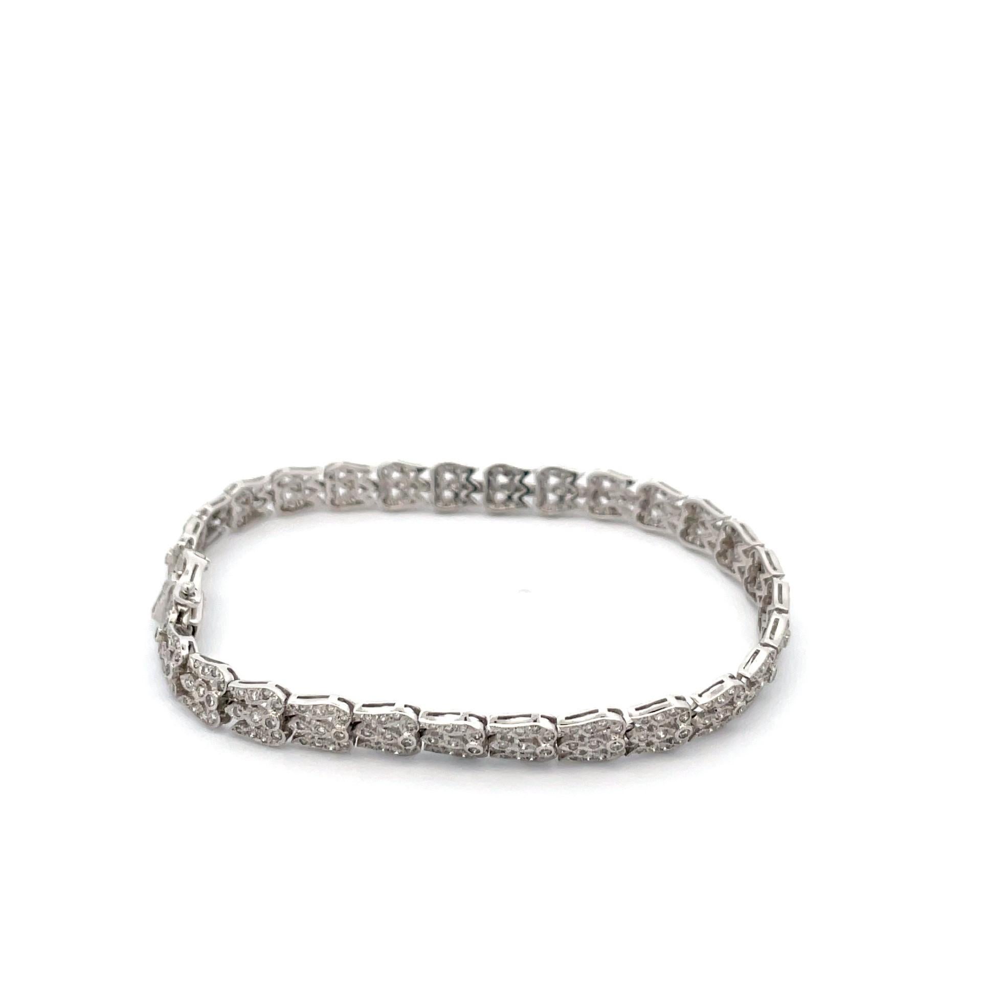 One 18kt white gold pave bracelet with natural brilliant cut diamonds. 

332 brilliant cut diamonds, weighing 1.73ct total weight

Gold 18kt white weighing 14 grams. 

7 1/2