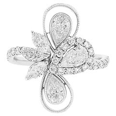 Platin-Cocktailring mit natürlichen weißen Diamanten