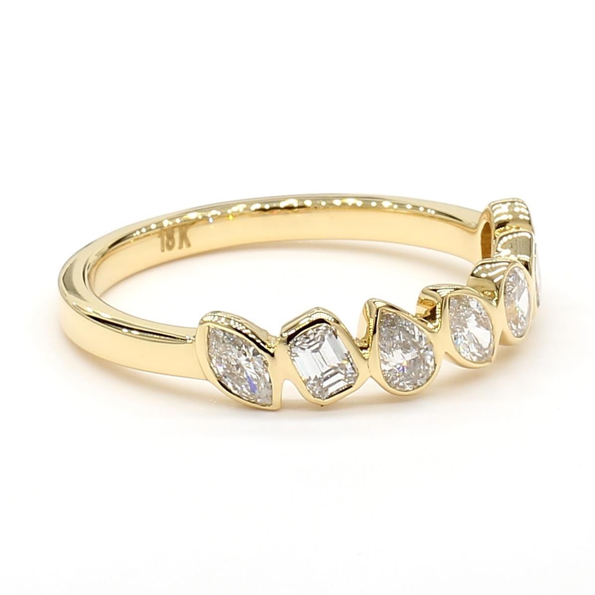 Contemporary Natural White Emerald Diamond 0.73 Carat TW Yellow Gold Cocktail Band For Sale