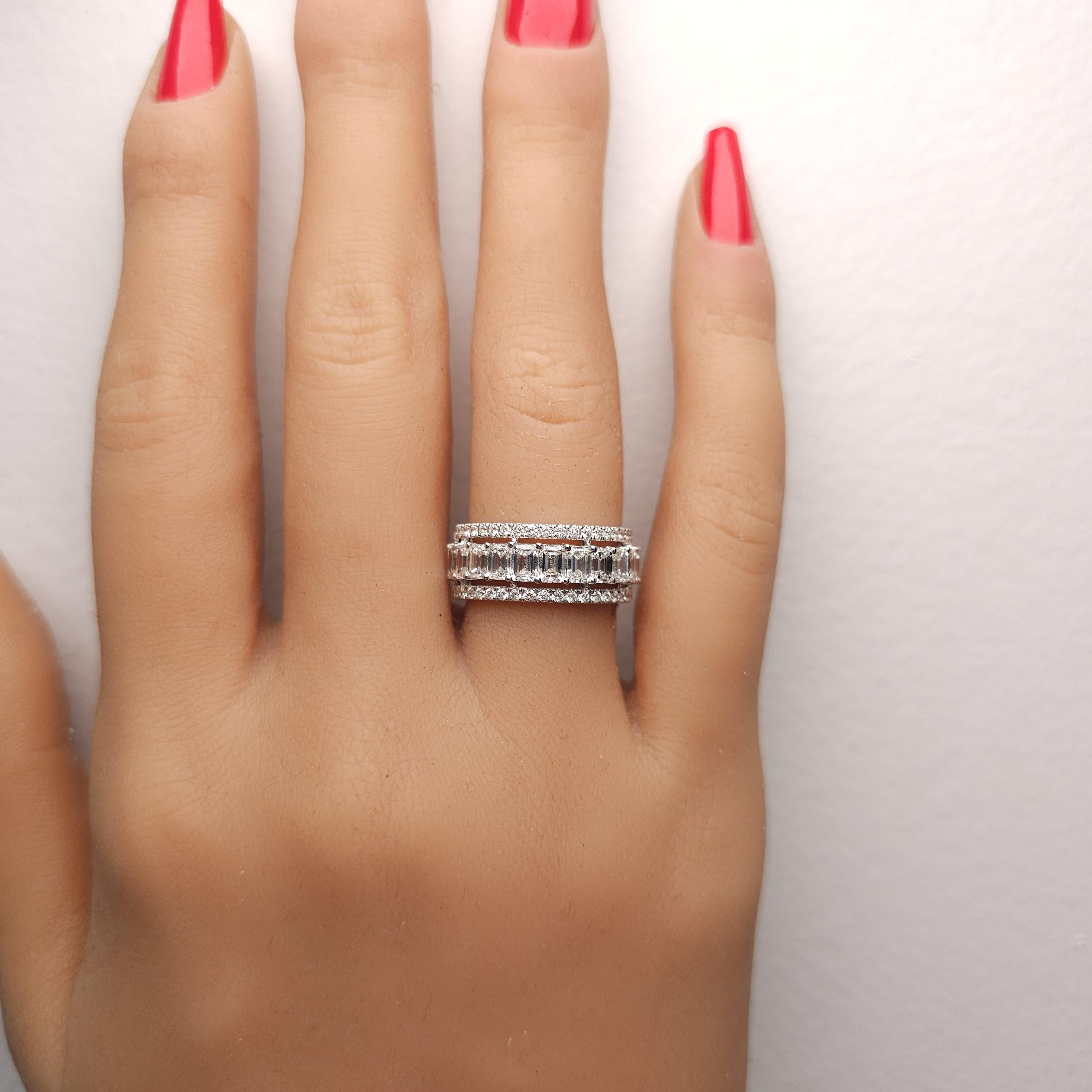 Natural White Emerald Diamond 2.27 Carat TW White Gold Cocktail Ring en Nuevo estado para la venta en New York, NY
