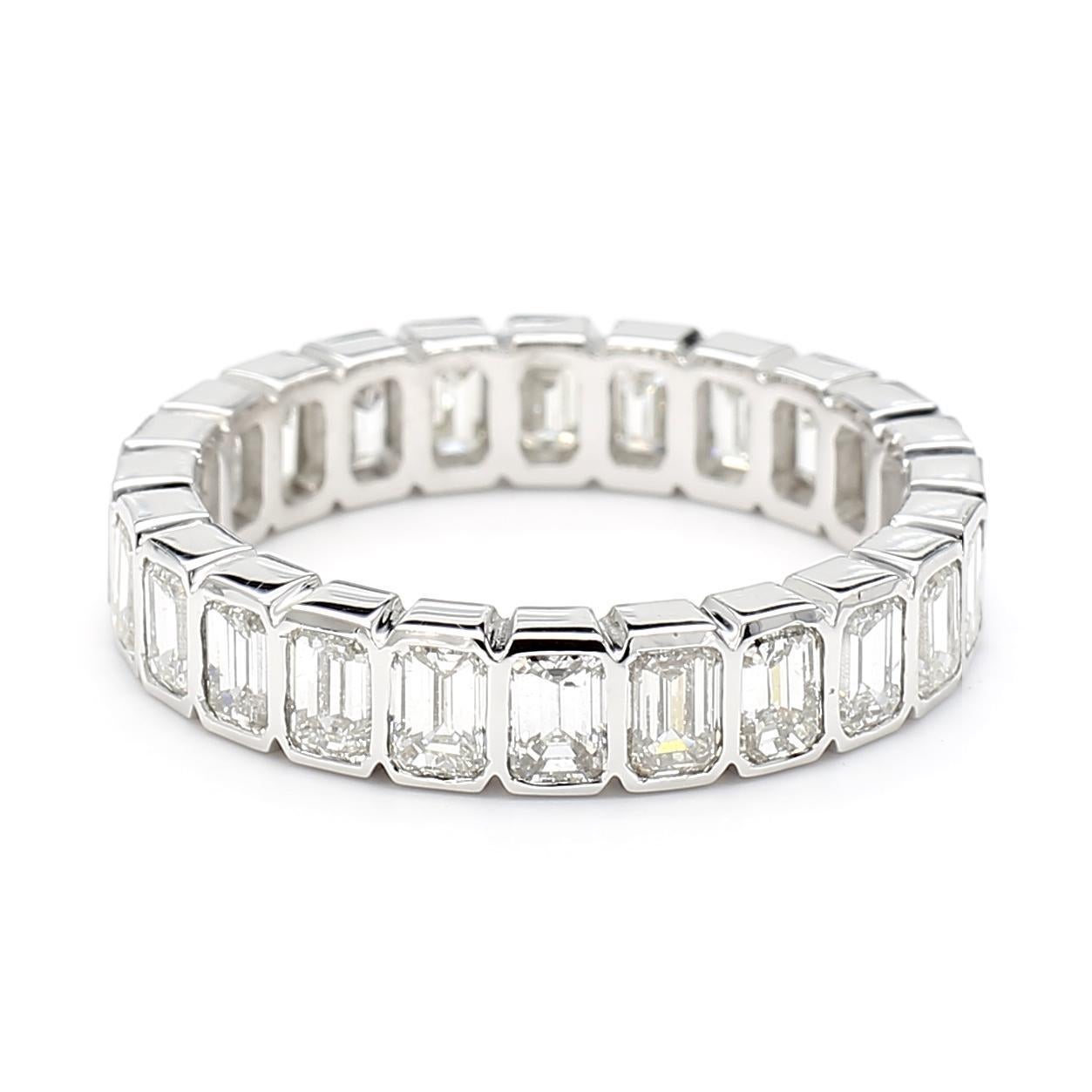 Natural White Emerald Diamond 3.31 Carat TW White Gold Cocktail Band (Zeitgenössisch) im Angebot