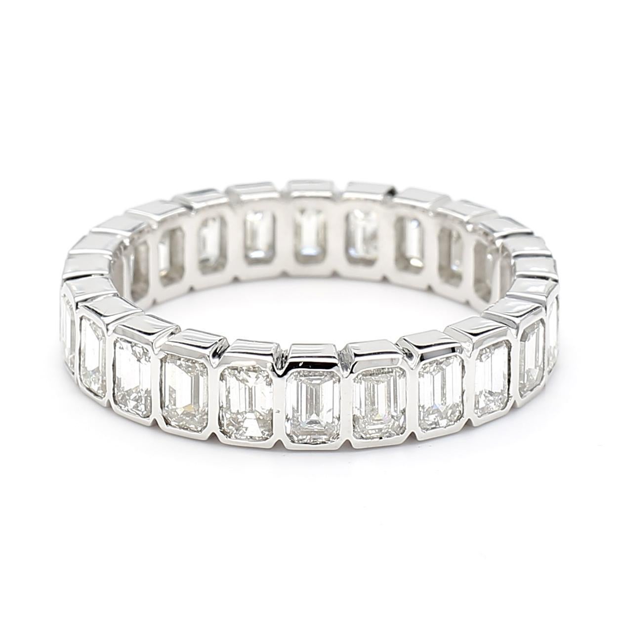 Natural White Emerald Diamond 3.31 Carat TW White Gold Cocktail Band (Smaragdschliff) im Angebot